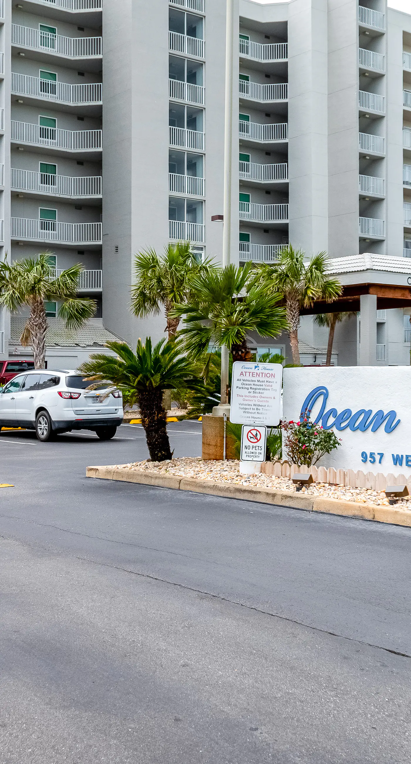 Sunny Beachfront Condo w Free WiFi, Furnished Balcony, Shared Pool