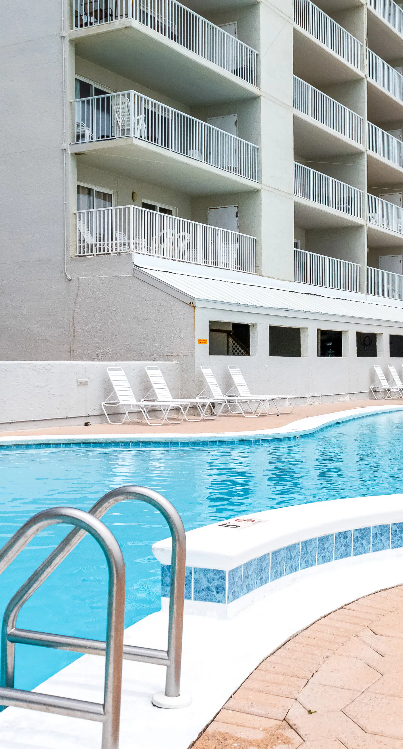 Sunny Beachfront Condo w Free WiFi, Furnished Balcony, Shared Pool