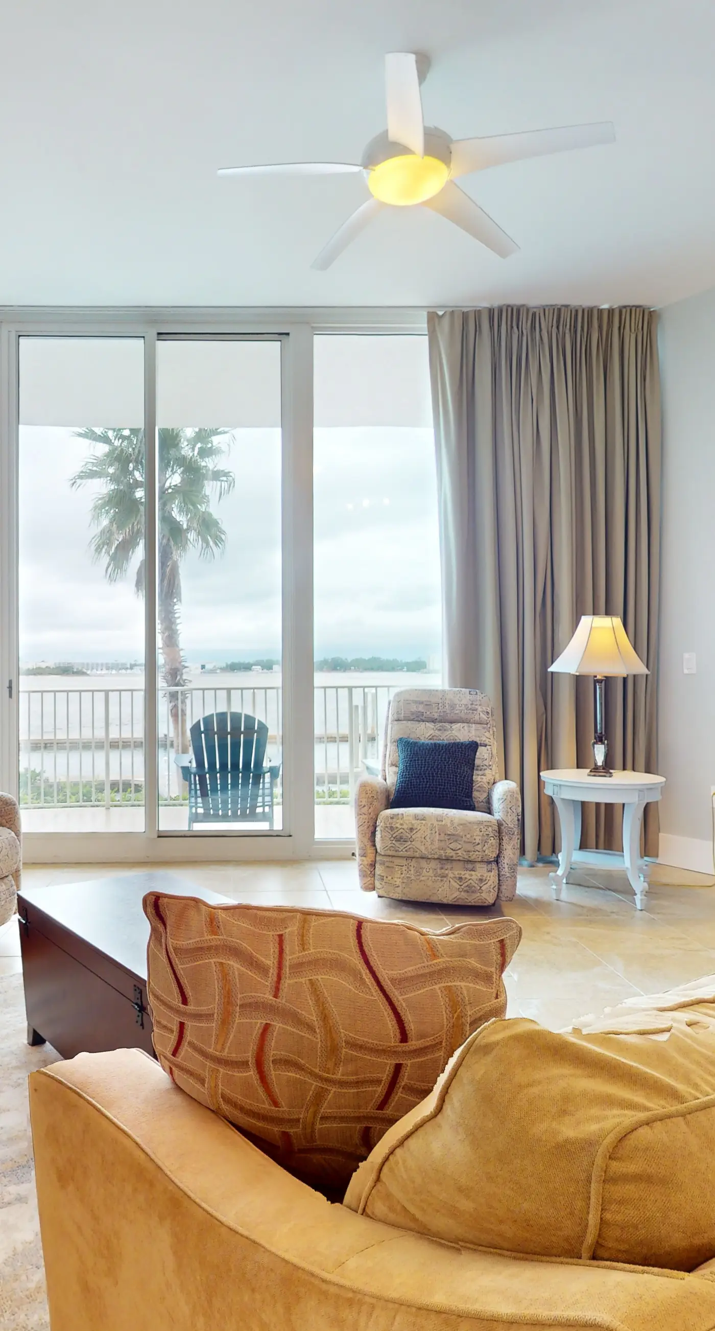 Brilliant water view condo with multiple pools, lazy river & internet