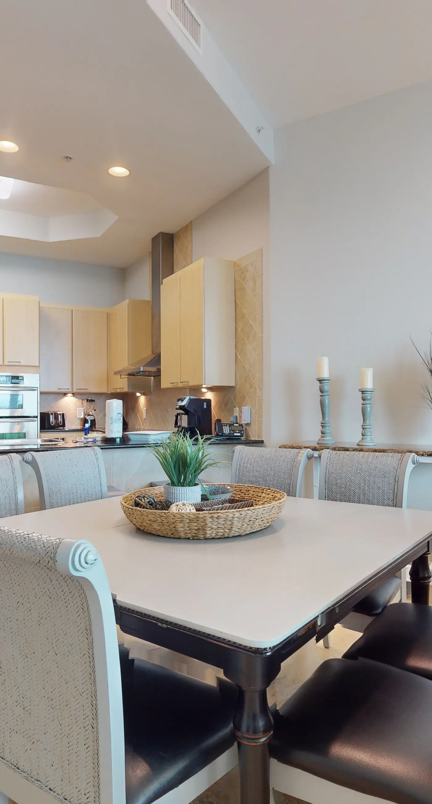 Brilliant water view condo with multiple pools, lazy river & internet