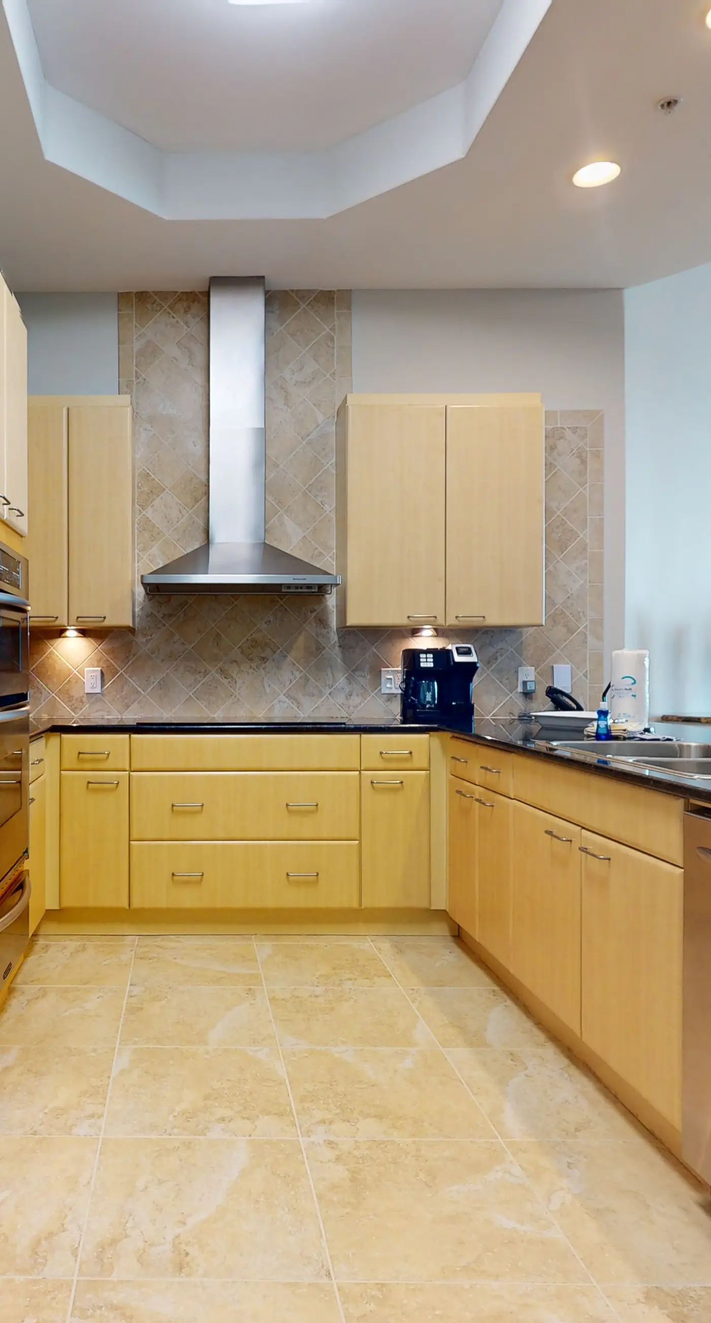 Brilliant water view condo with multiple pools, lazy river & internet