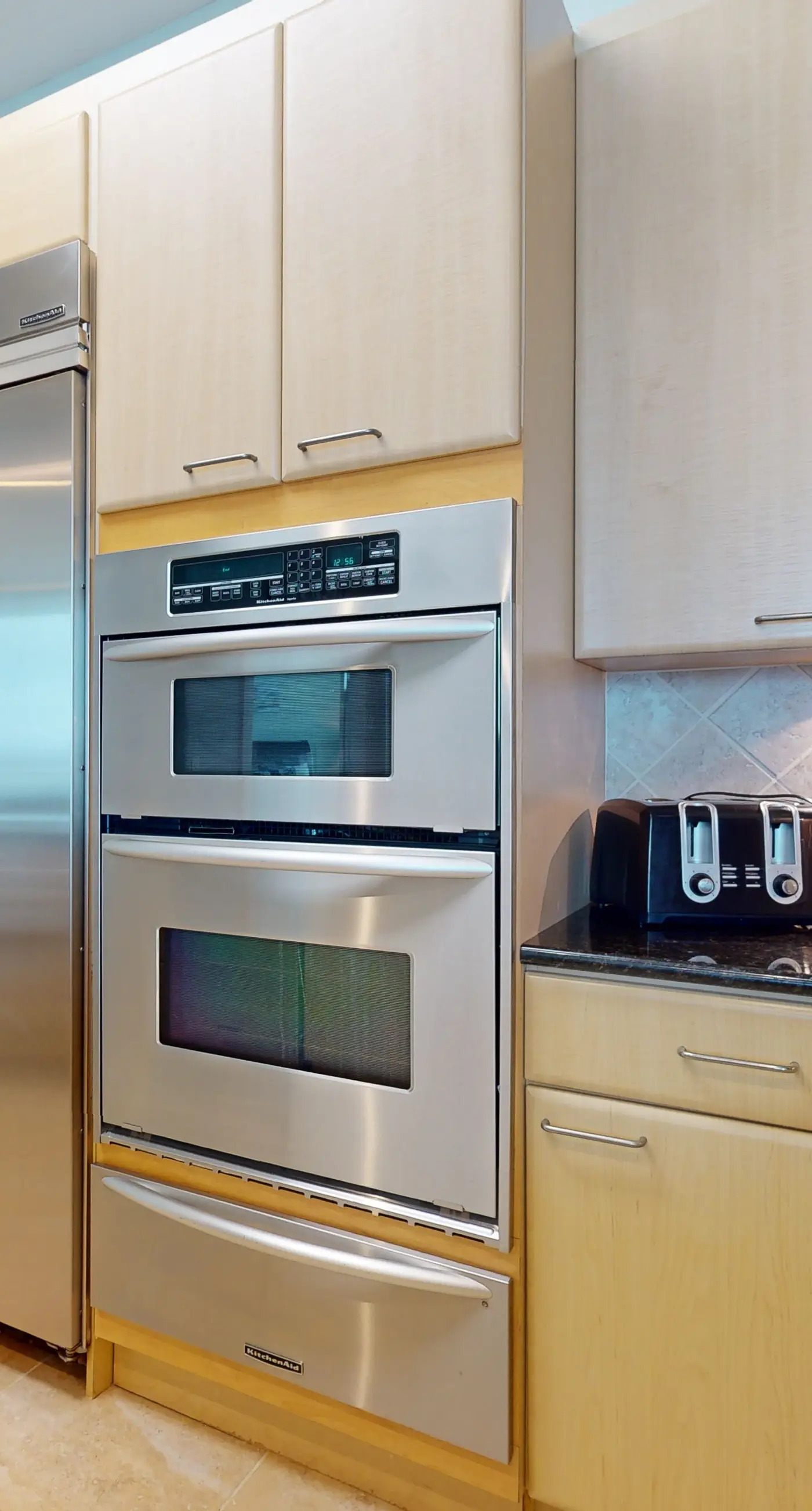 Brilliant water view condo with multiple pools, lazy river & internet