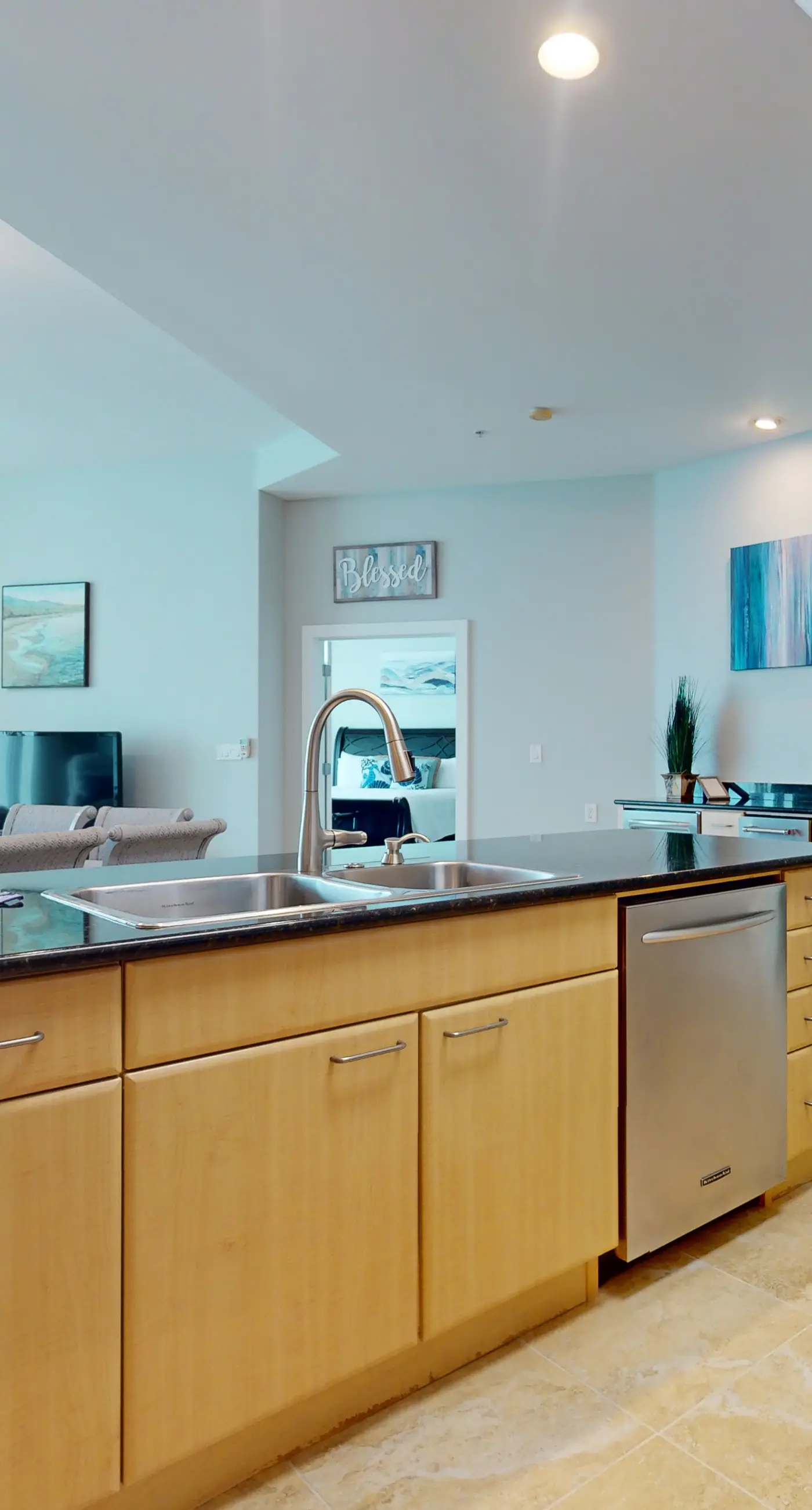 Brilliant water view condo with multiple pools, lazy river & internet