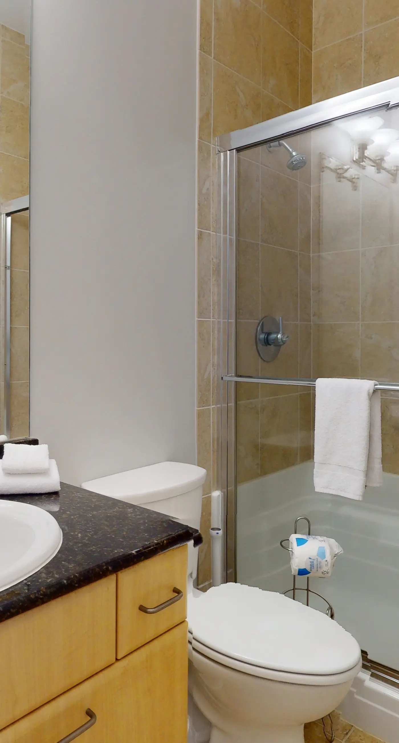 Brilliant water view condo with multiple pools, lazy river & internet