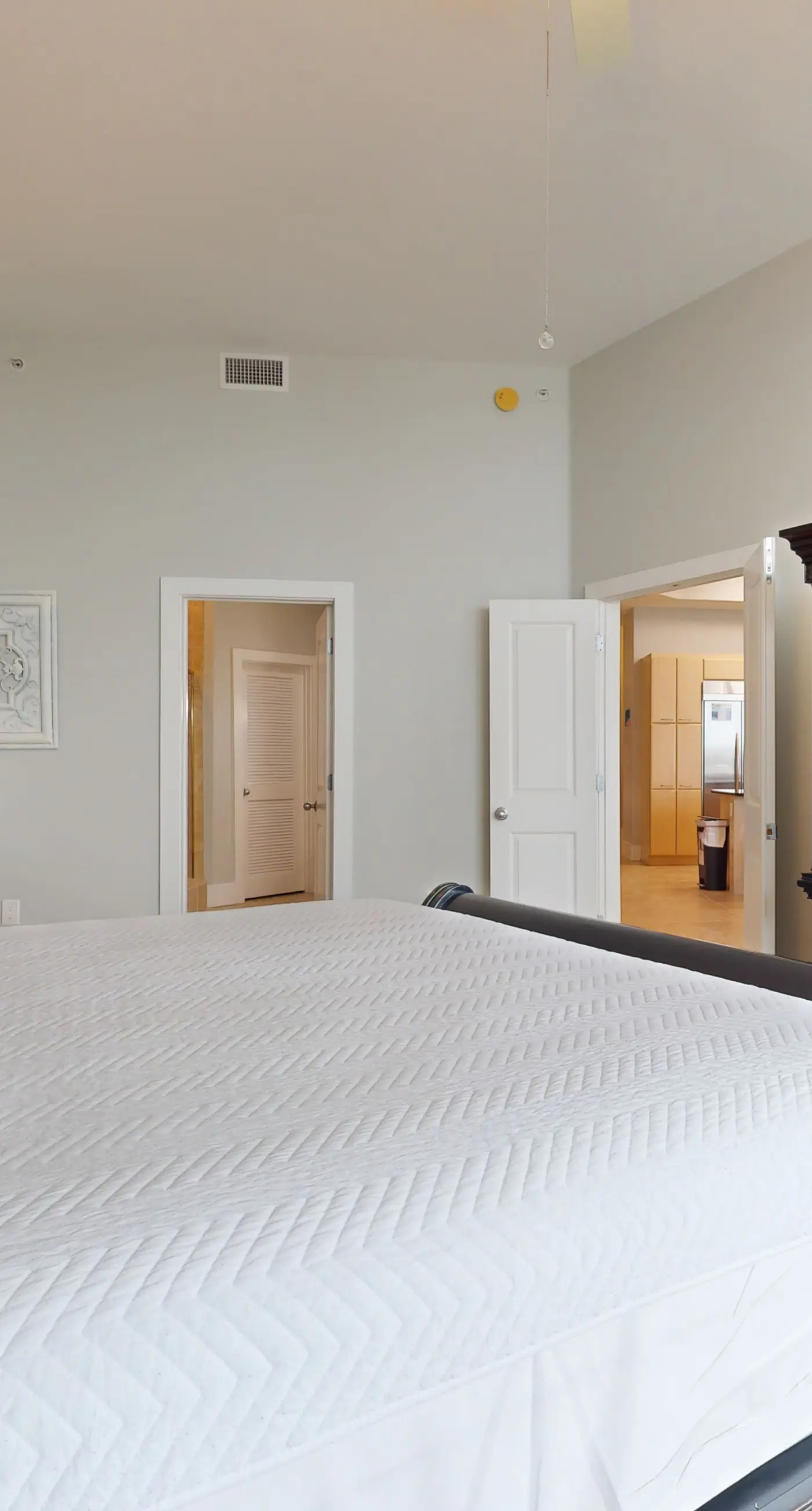 Brilliant water view condo with multiple pools, lazy river & internet