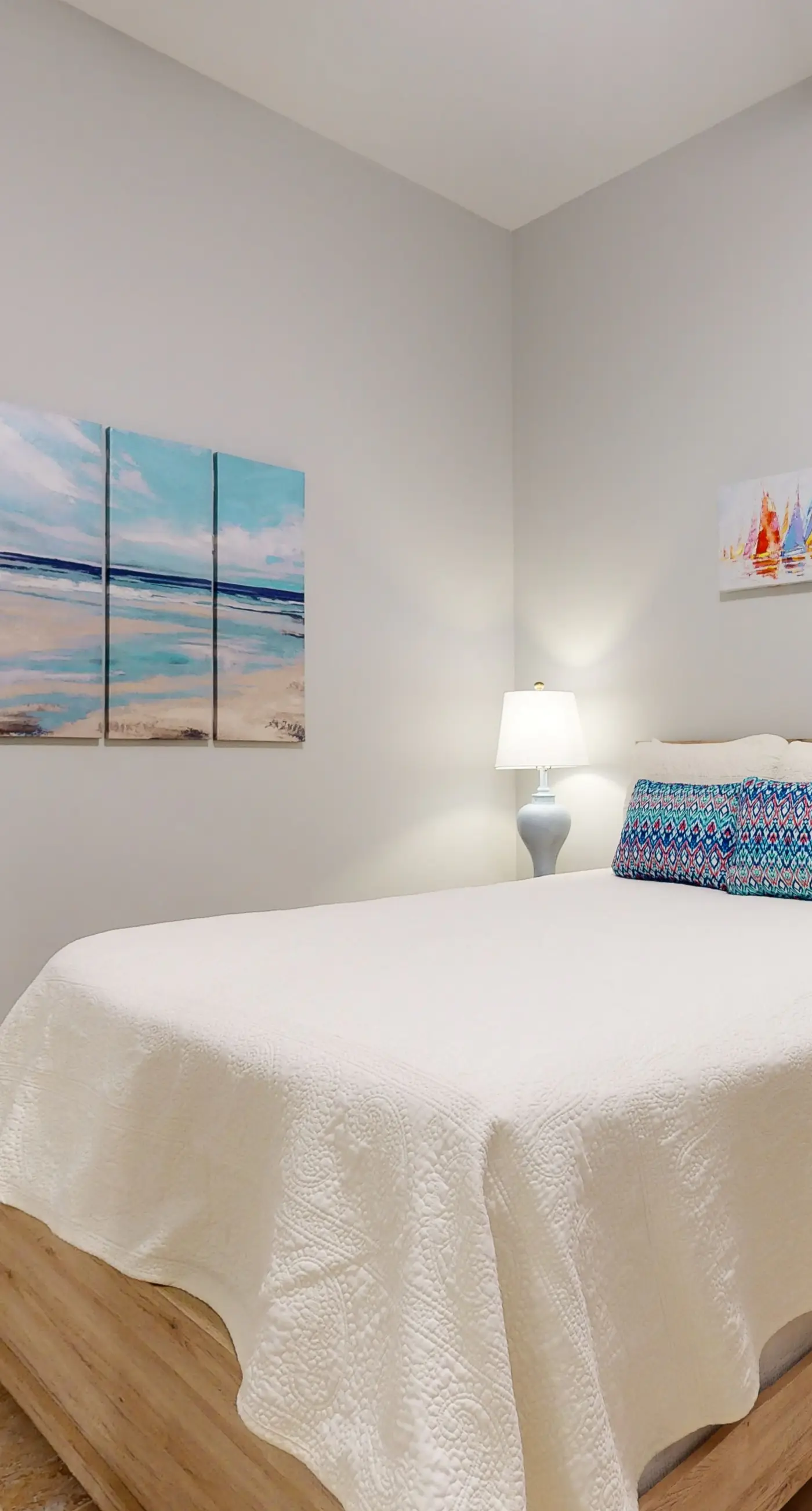 Brilliant water view condo with multiple pools, lazy river & internet