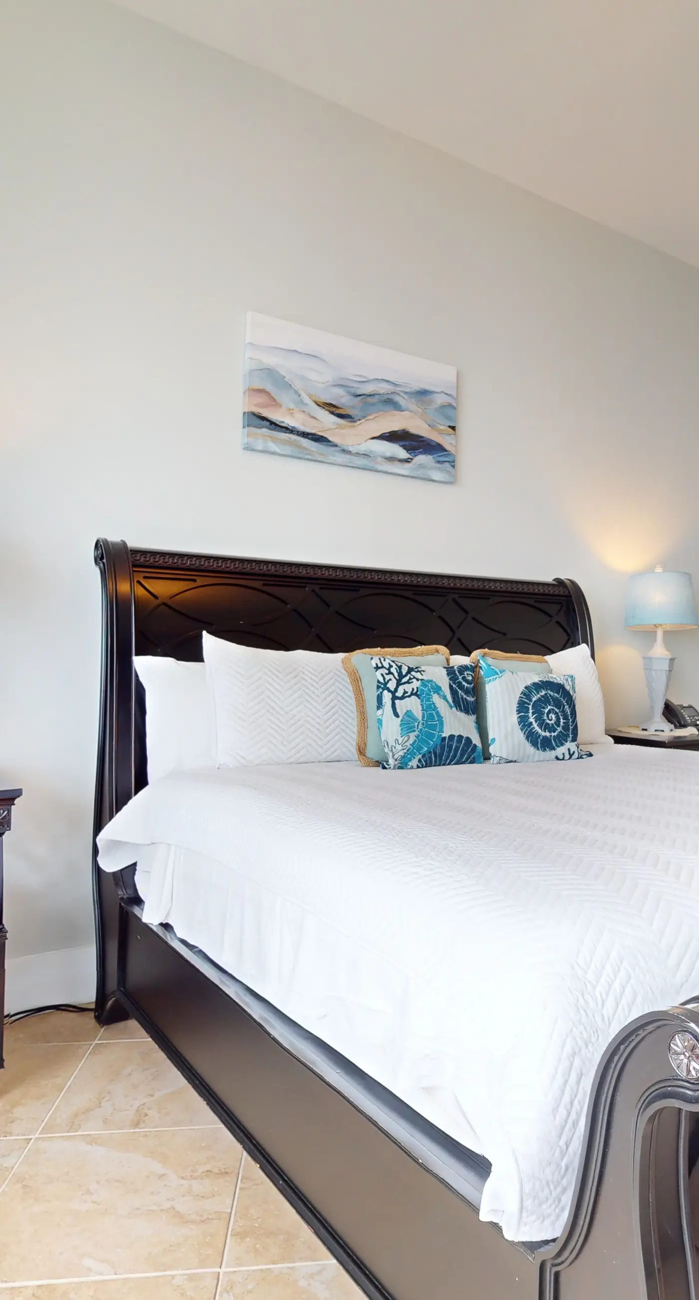 Brilliant water view condo with multiple pools, lazy river & internet