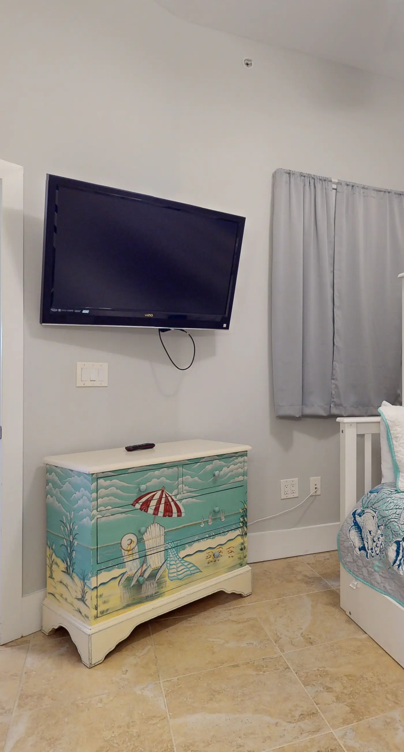 Brilliant water view condo with multiple pools, lazy river & internet