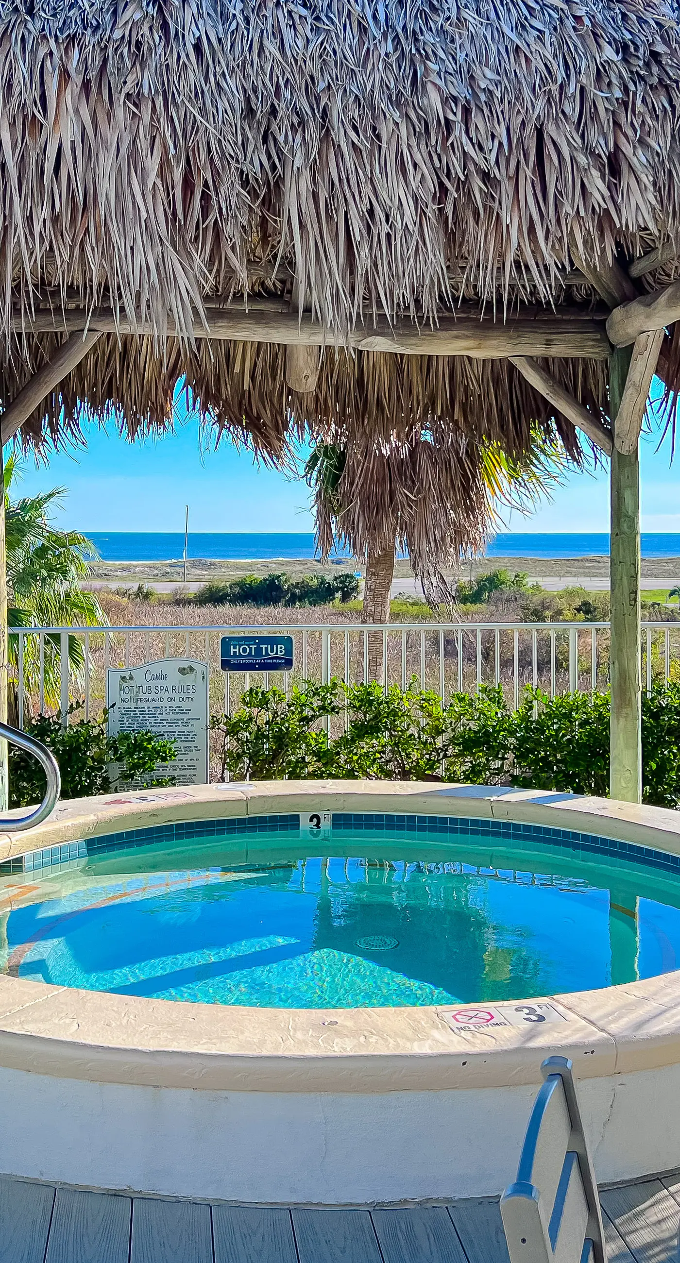 Brilliant water view condo with multiple pools, lazy river & internet