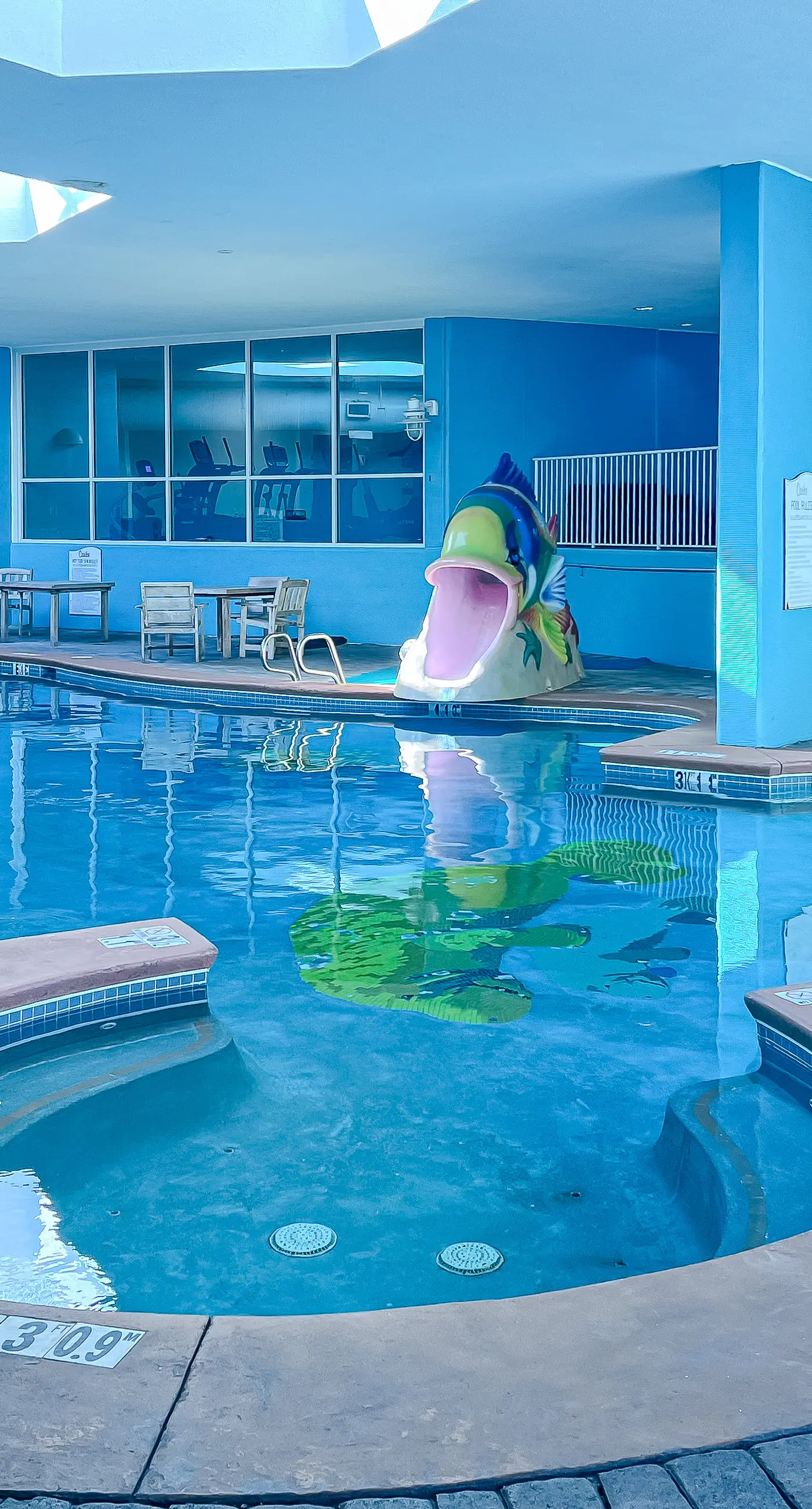 Brilliant water view condo with multiple pools, lazy river & internet