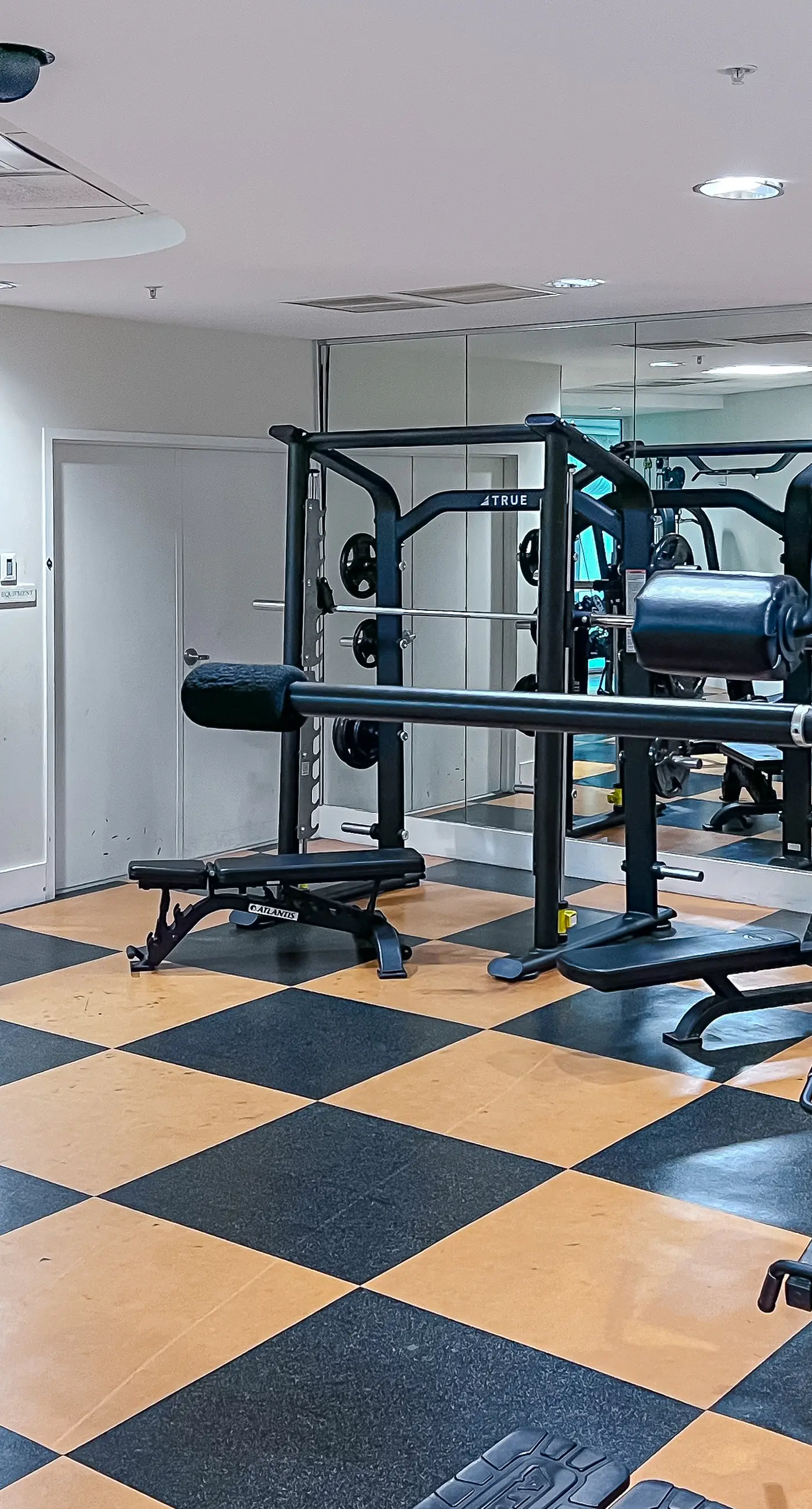 Brilliant water view condo with multiple pools, lazy river & internet