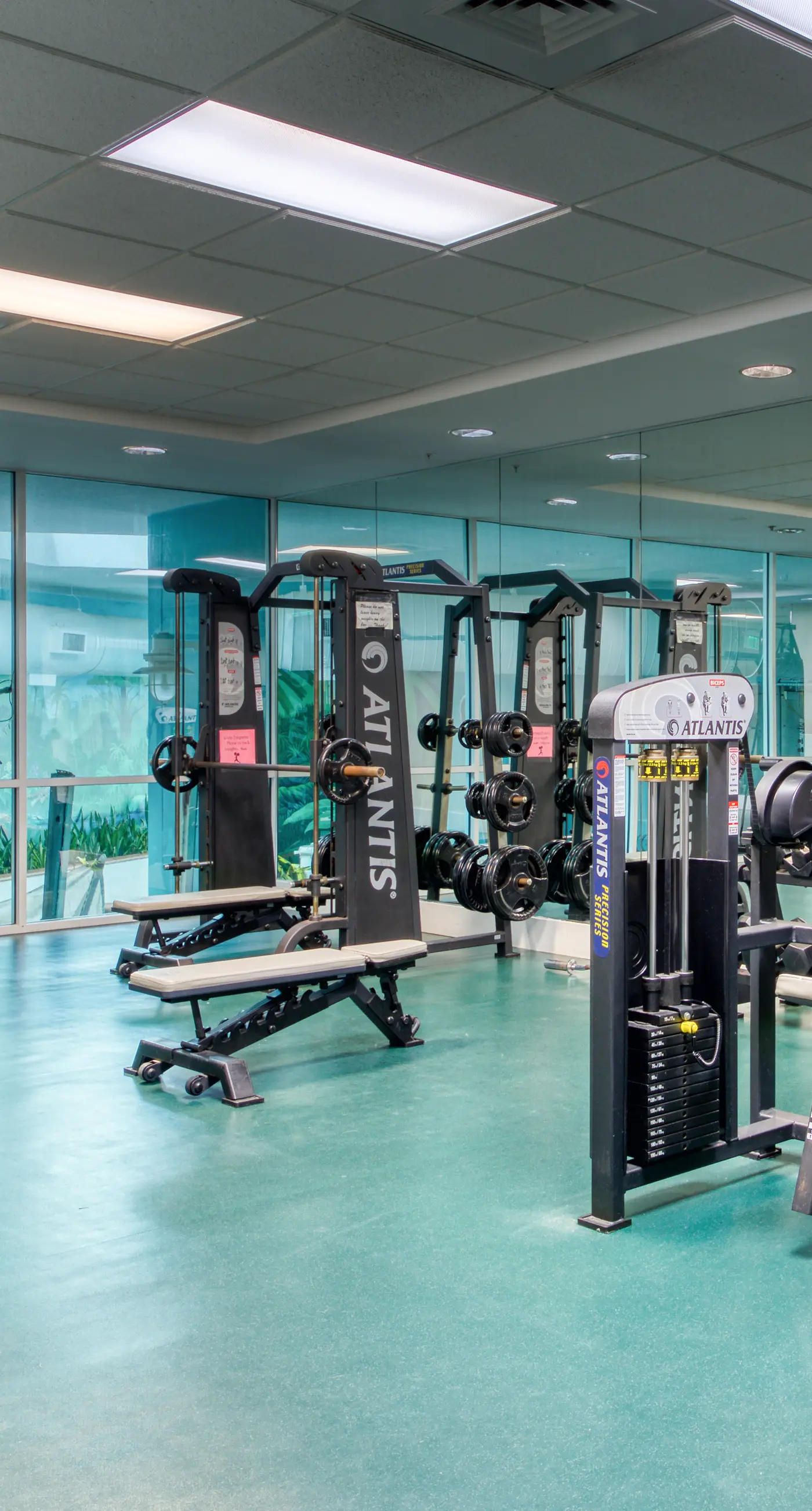 Brilliant water view condo with multiple pools, lazy river & internet