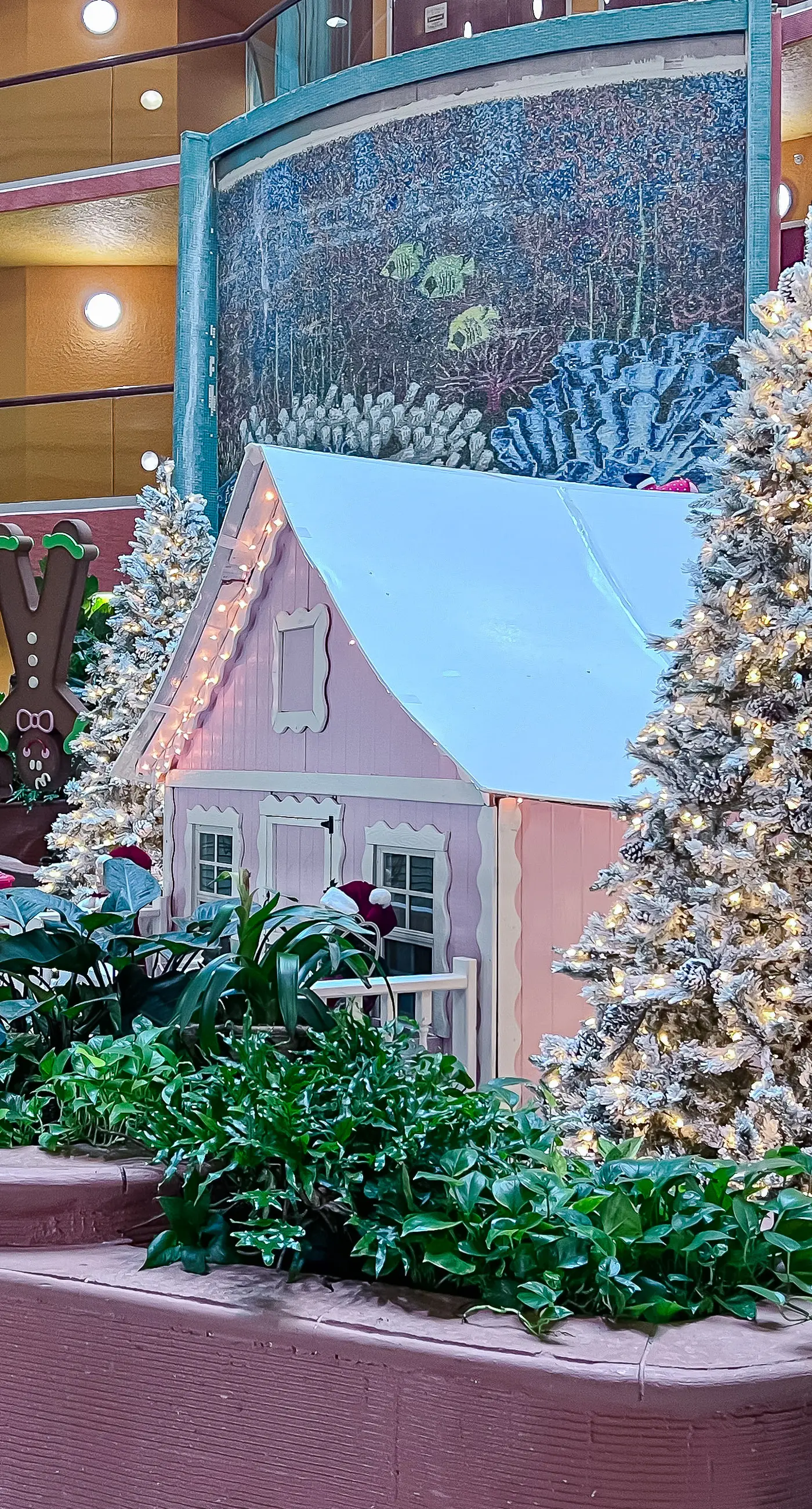 Brilliant water view condo with multiple pools, lazy river & internet