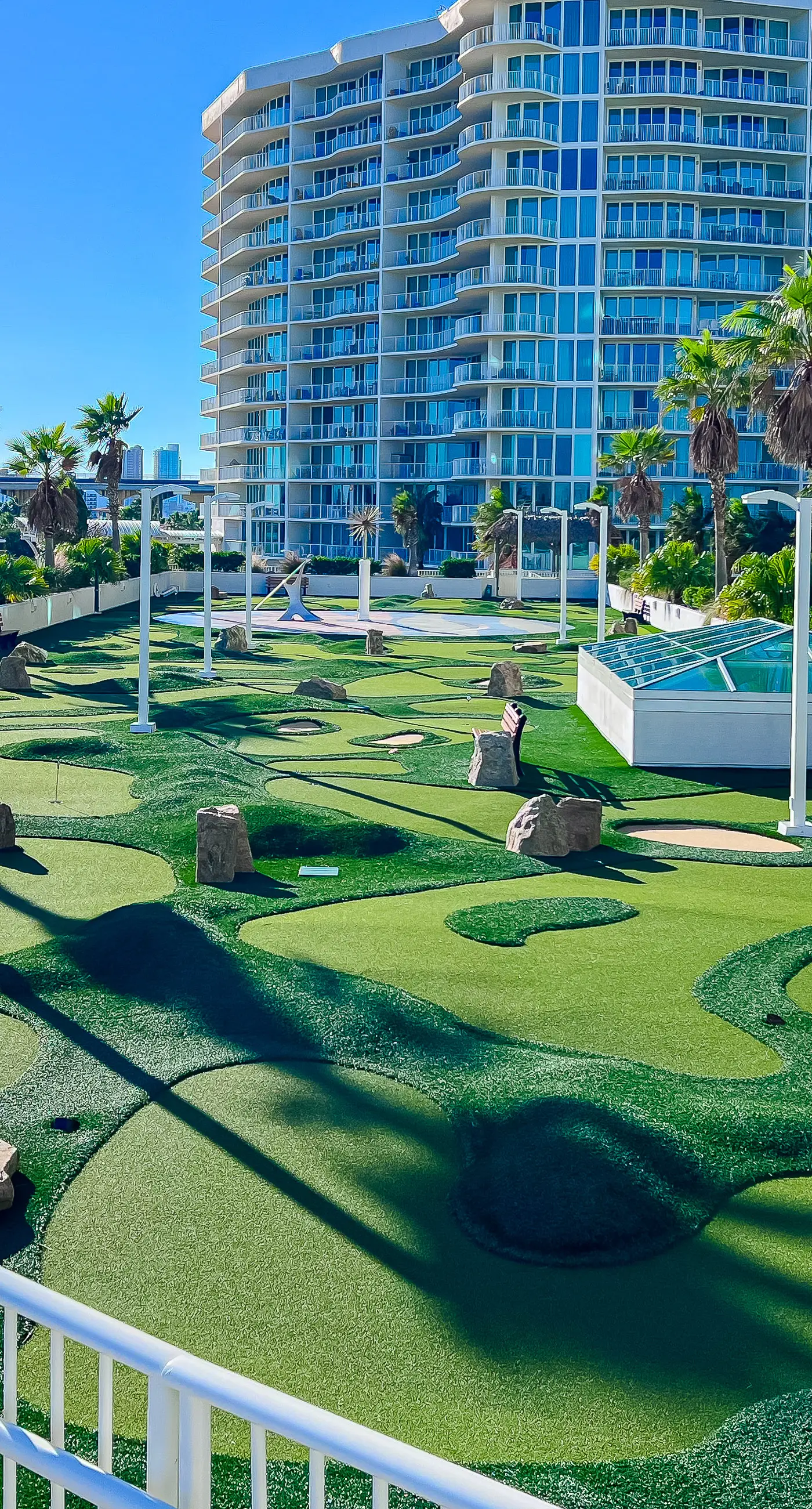 Brilliant water view condo with multiple pools, lazy river & internet