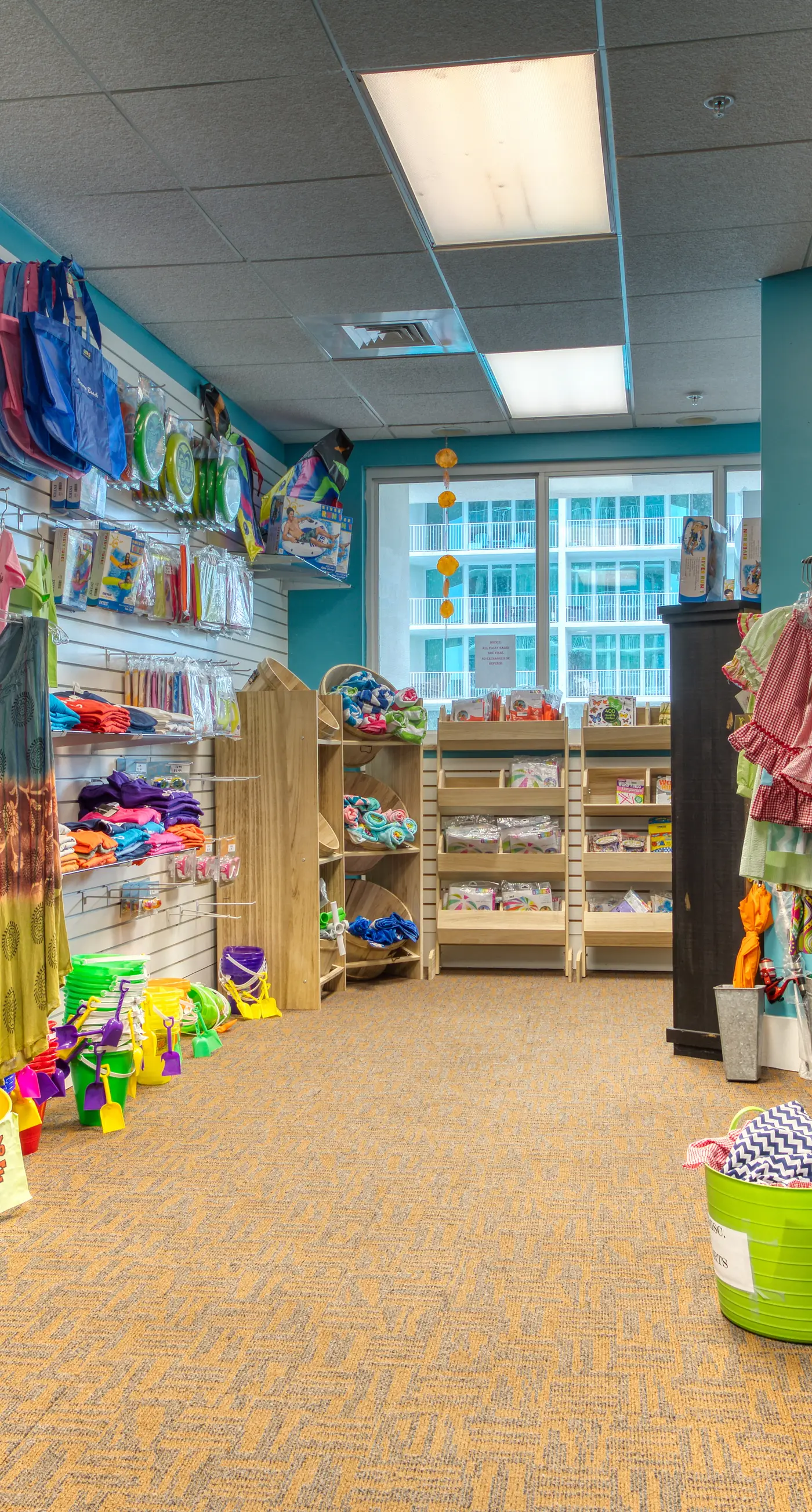 Brilliant water view condo with multiple pools, lazy river & internet