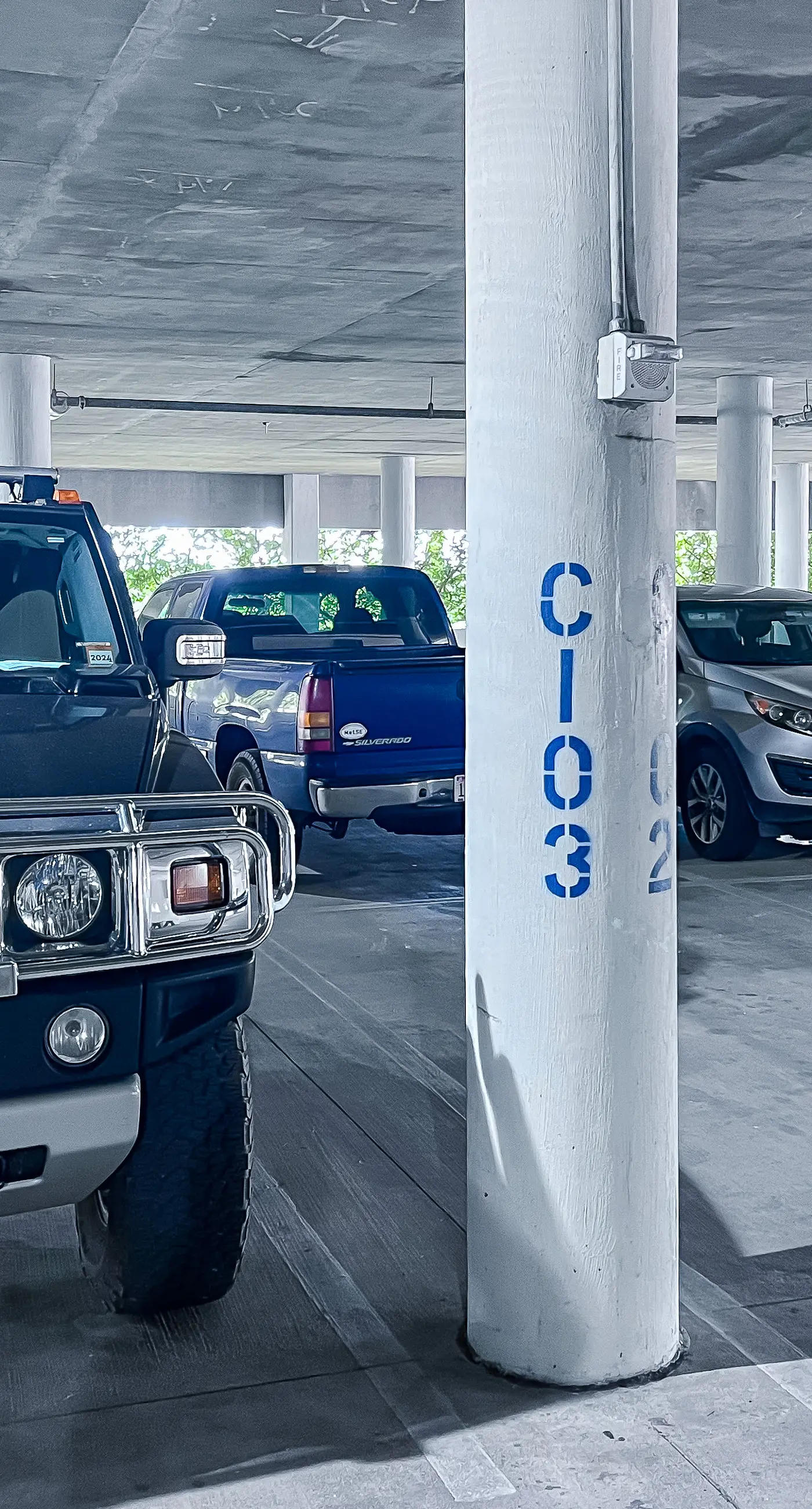 Brilliant water view condo with multiple pools, lazy river & internet