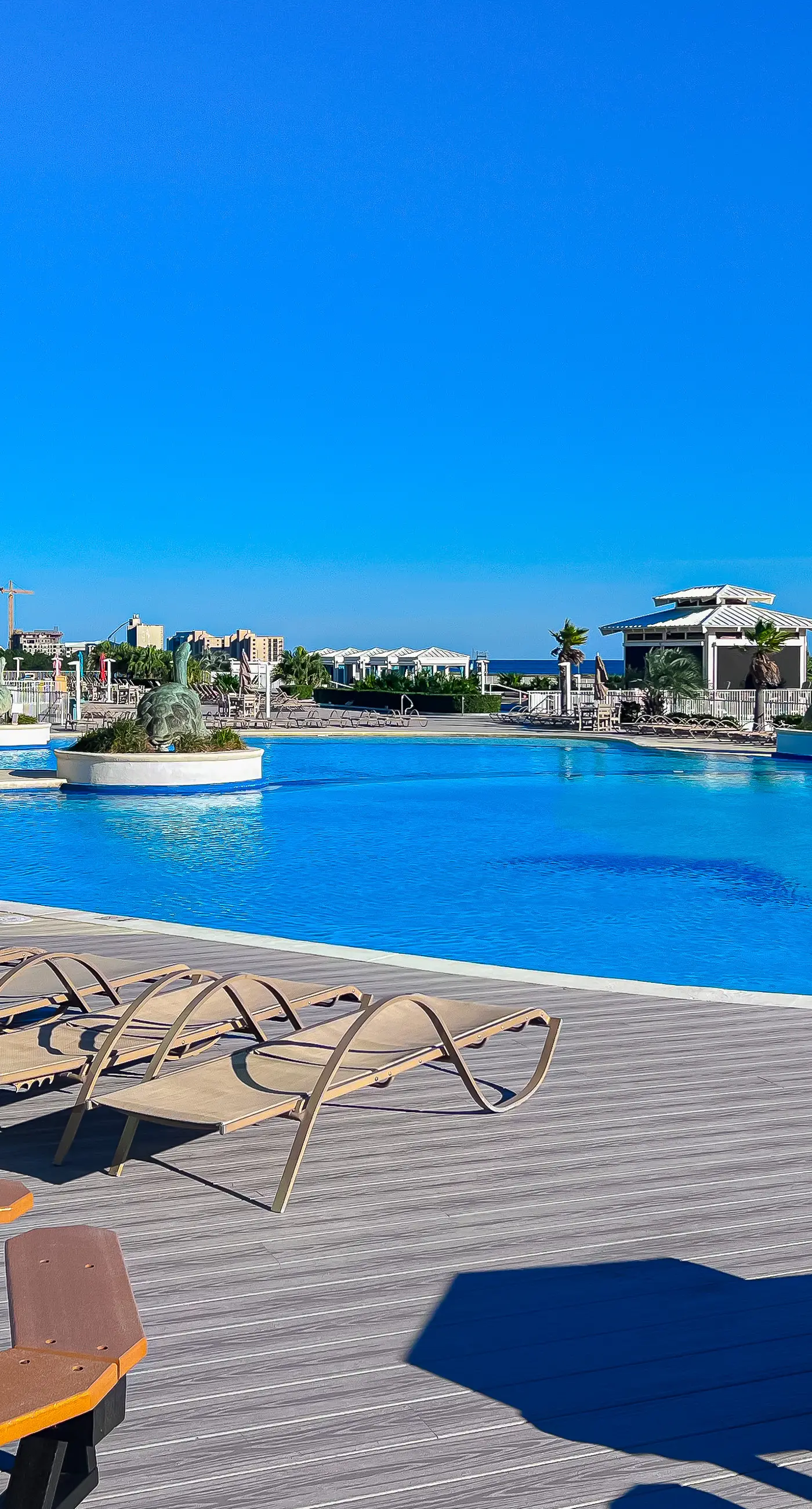 Brilliant water view condo with multiple pools, lazy river & internet