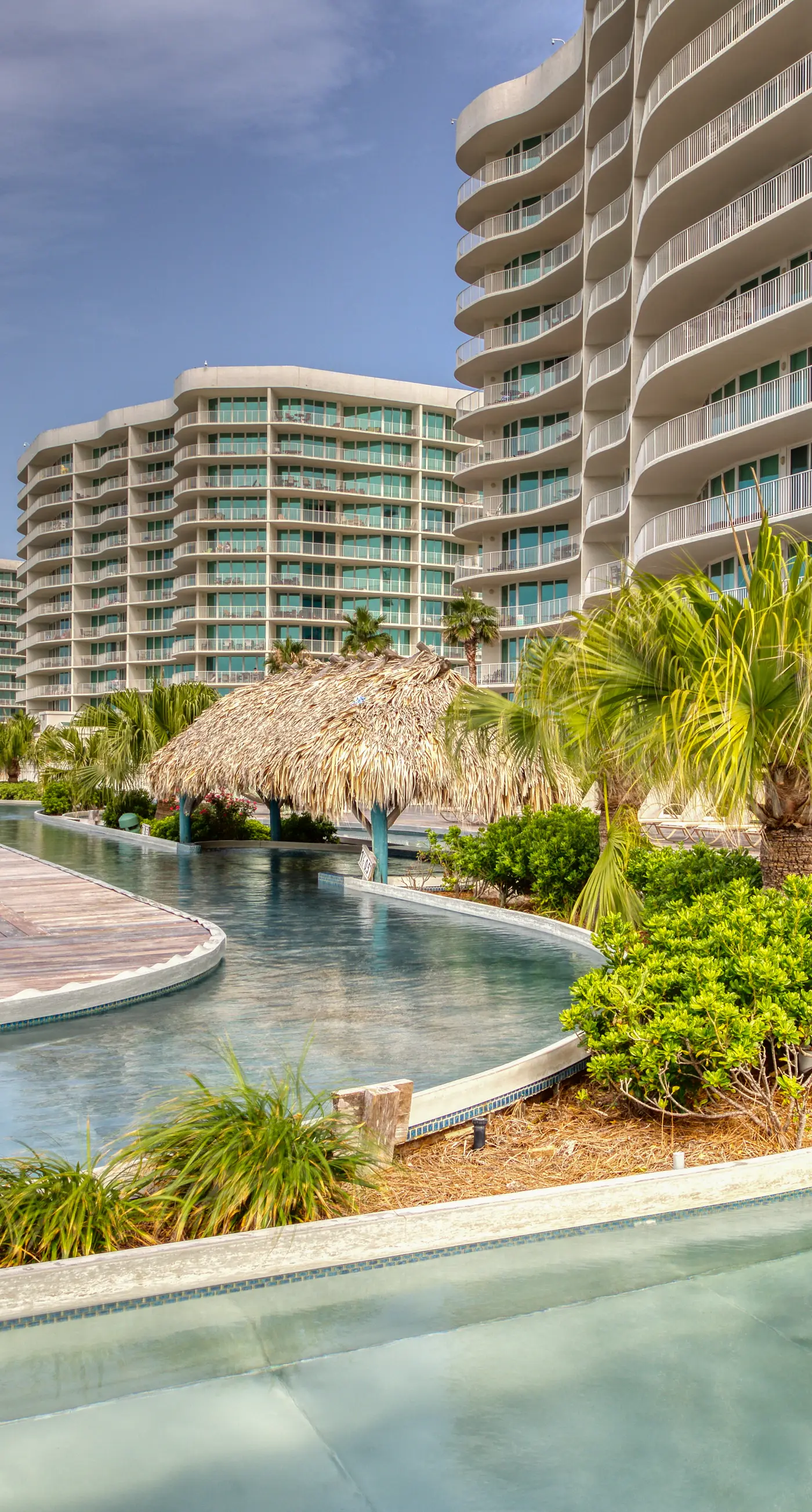 Brilliant water view condo with multiple pools, lazy river & internet