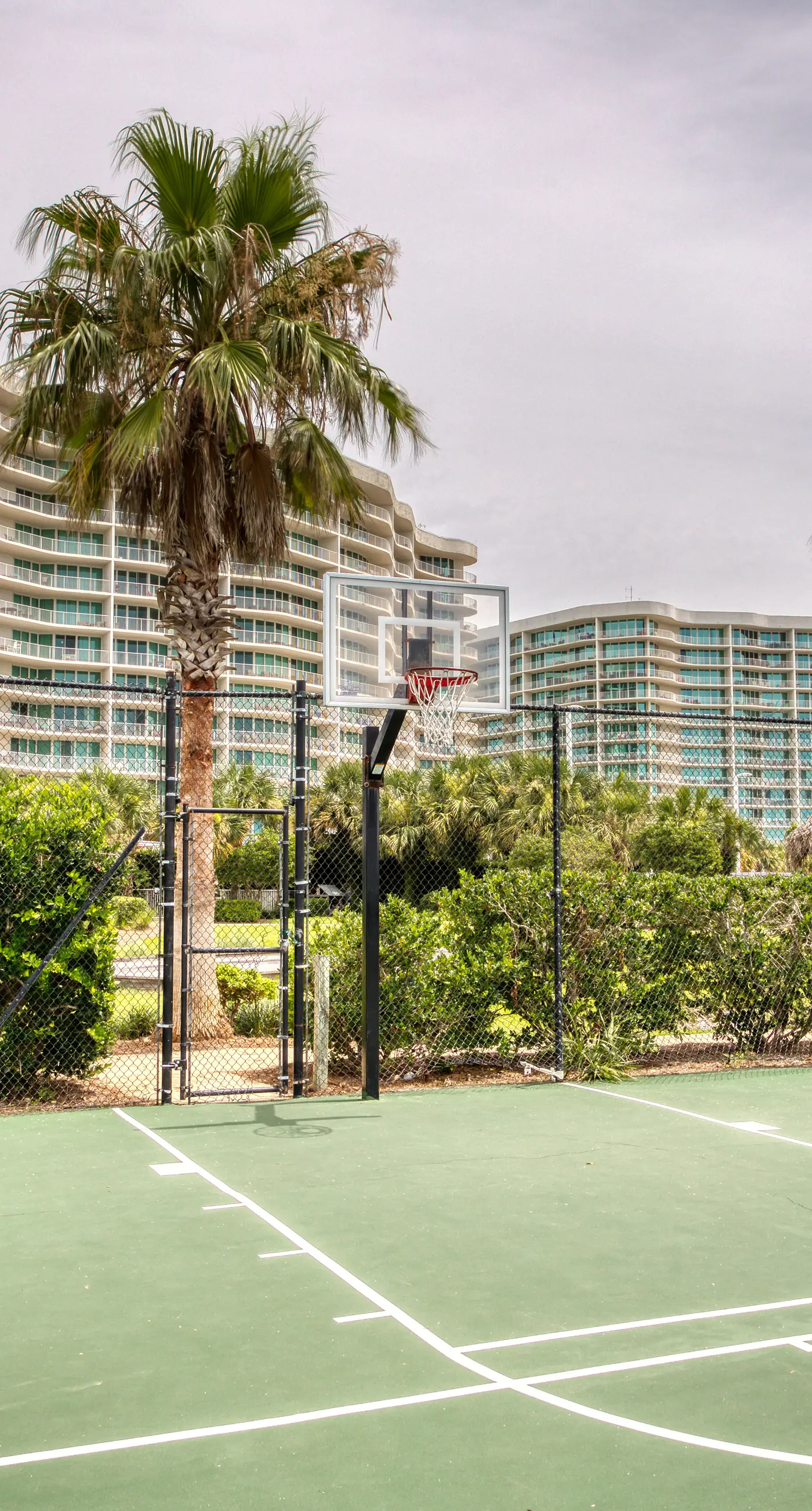 Brilliant water view condo with multiple pools, lazy river & internet