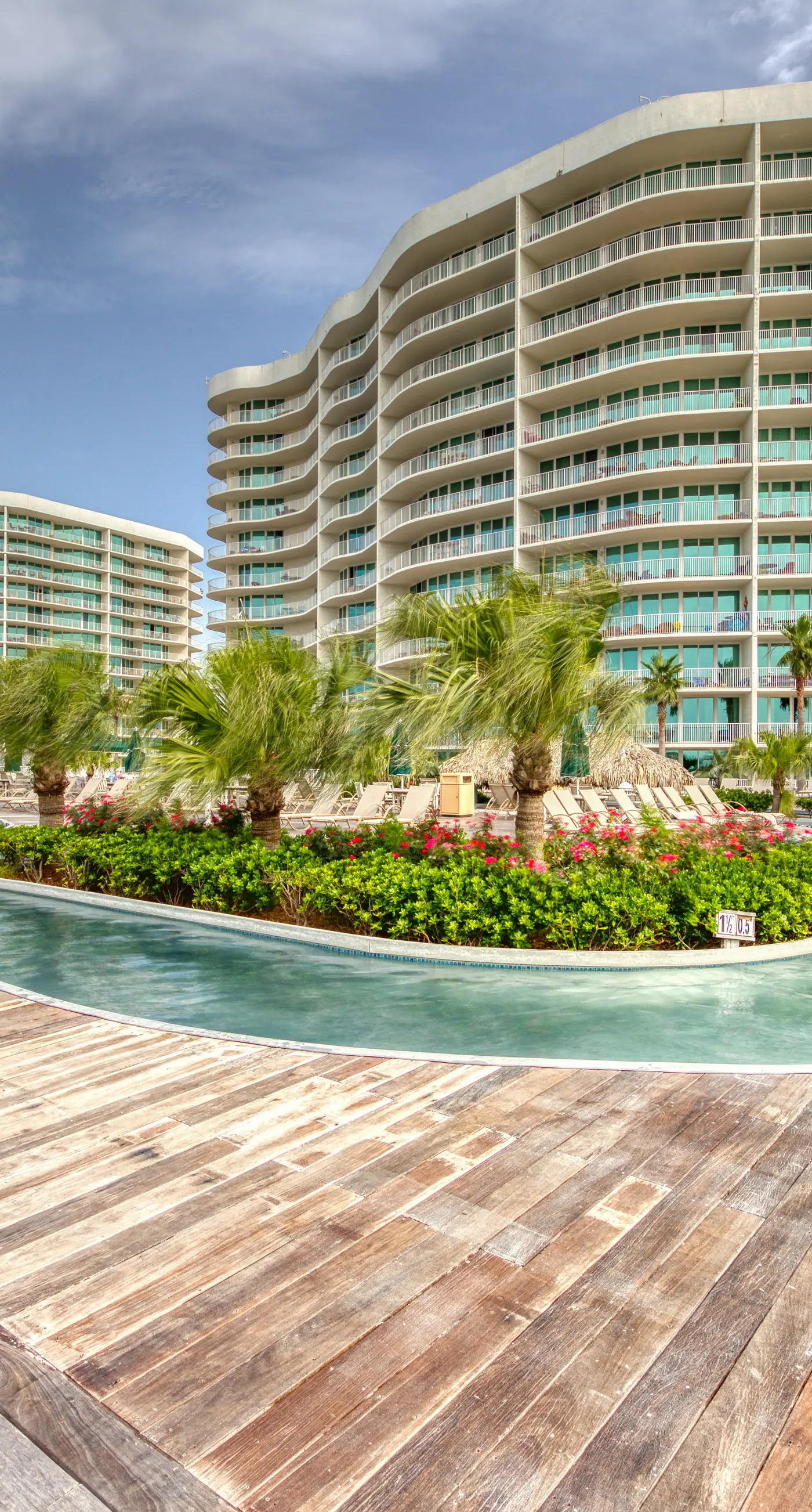 Brilliant water view condo with multiple pools, lazy river & internet
