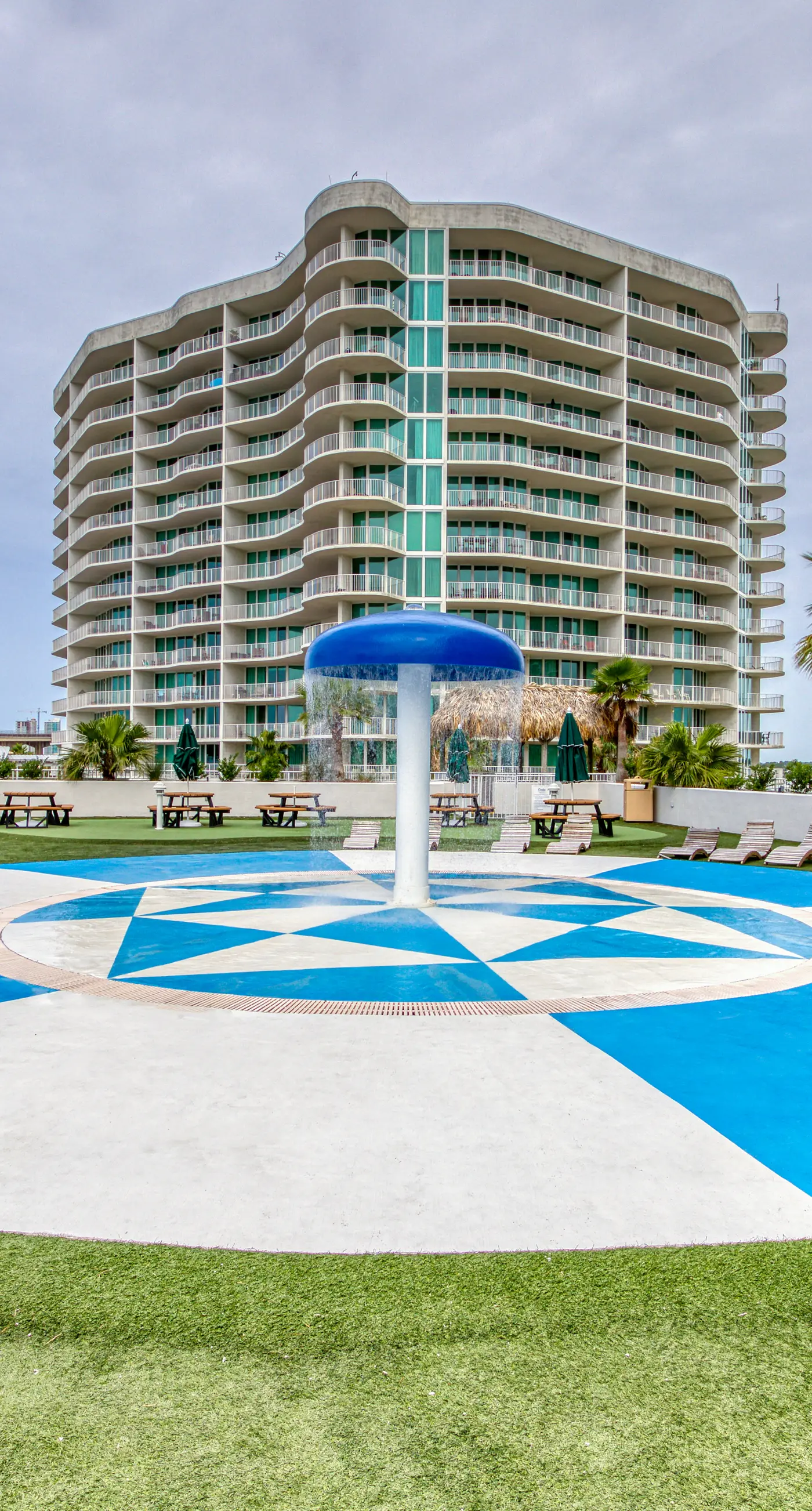 Brilliant water view condo with multiple pools, lazy river & internet