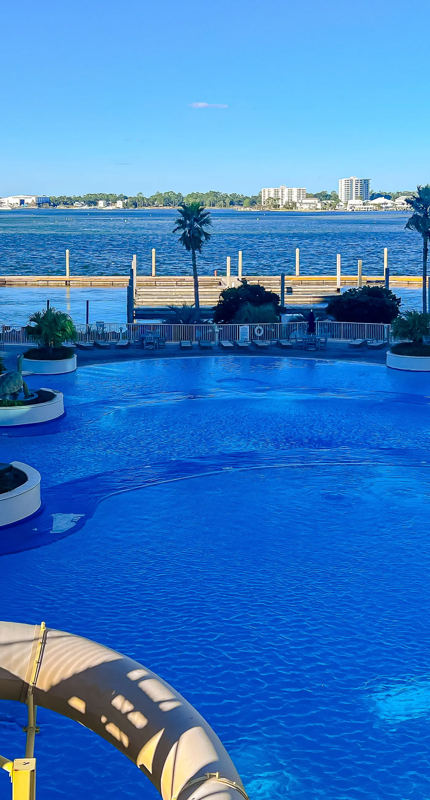 Brilliant water view condo with multiple pools, lazy river & internet