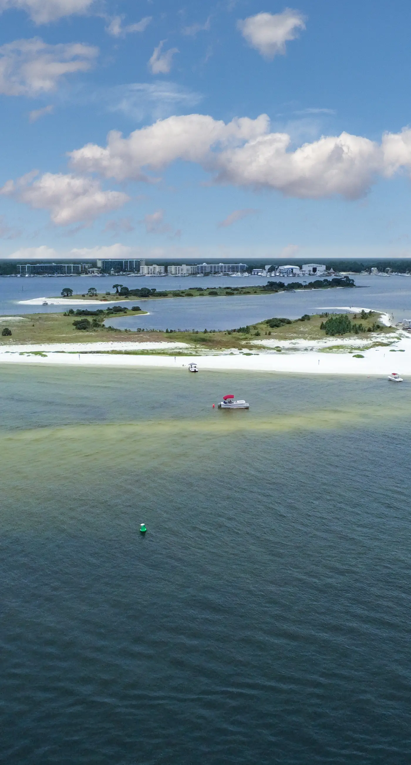 Brilliant water view condo with multiple pools, lazy river & internet