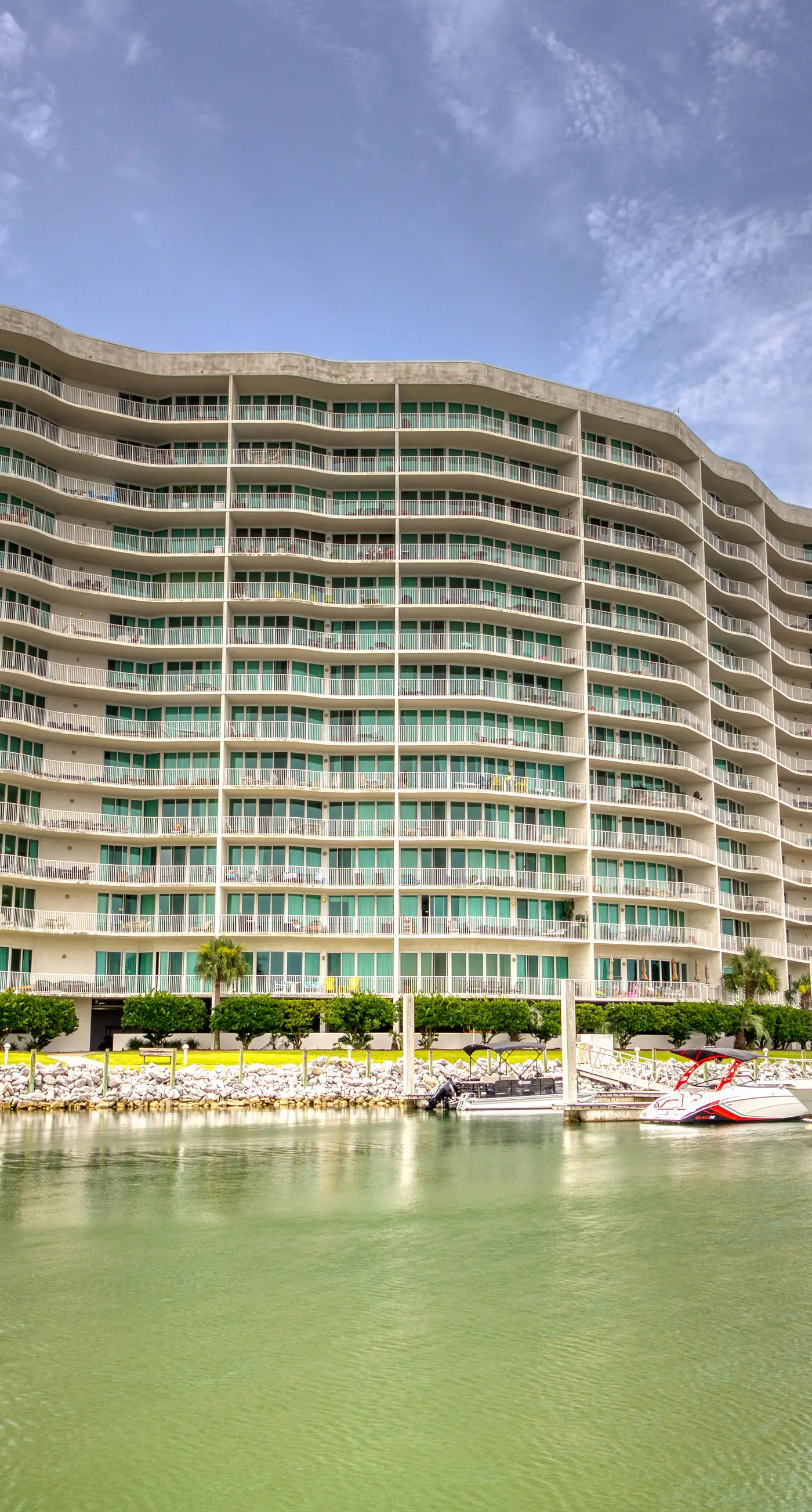 Brilliant water view condo with multiple pools, lazy river & internet