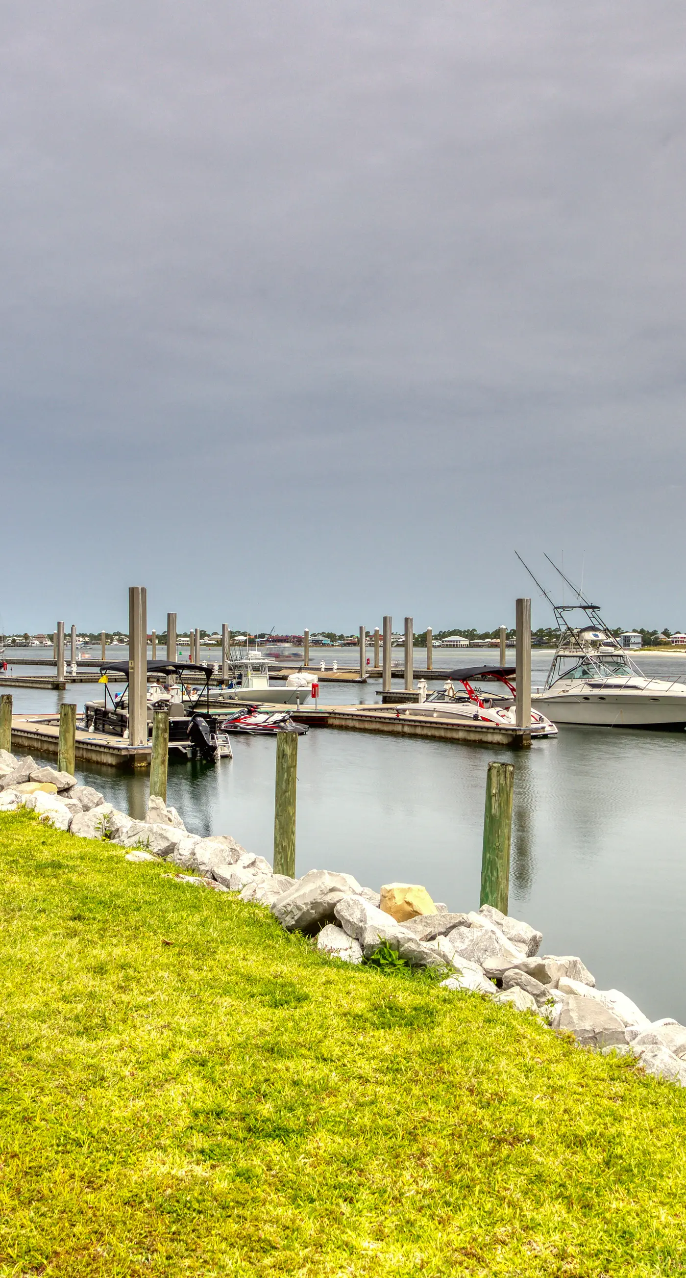 Brilliant water view condo with multiple pools, lazy river & internet