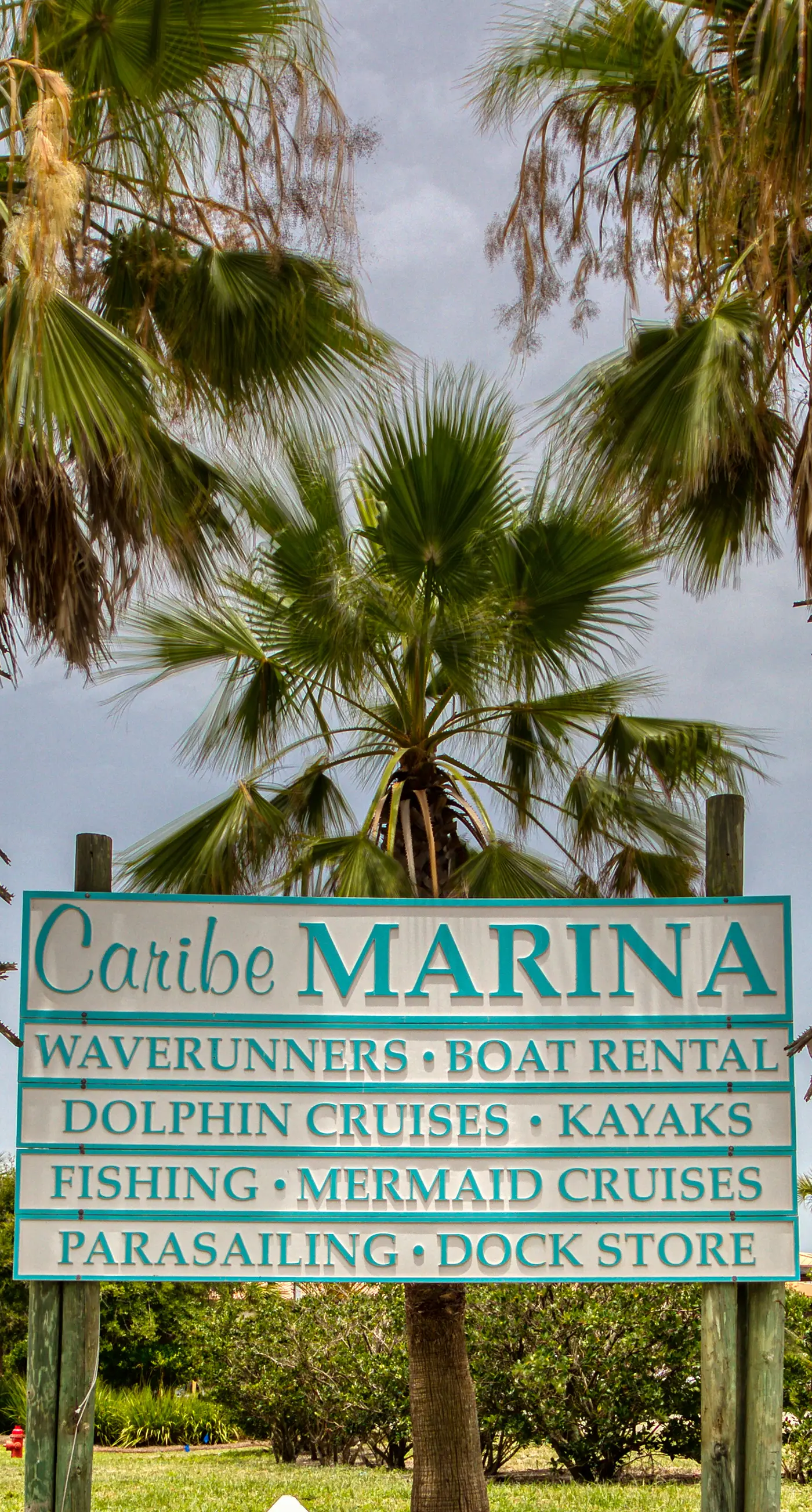 Brilliant water view condo with multiple pools, lazy river & internet