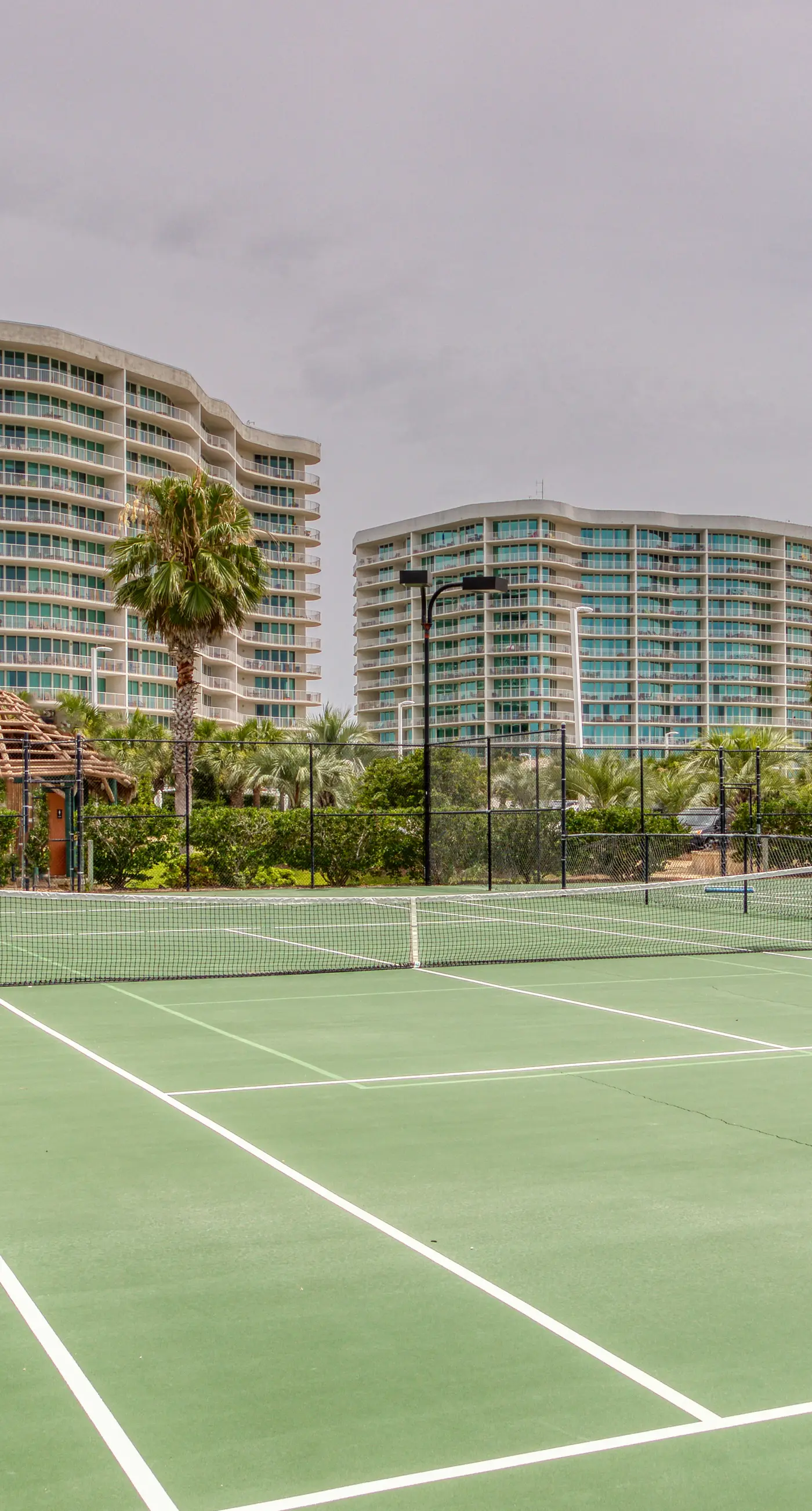 Brilliant water view condo with multiple pools, lazy river & internet