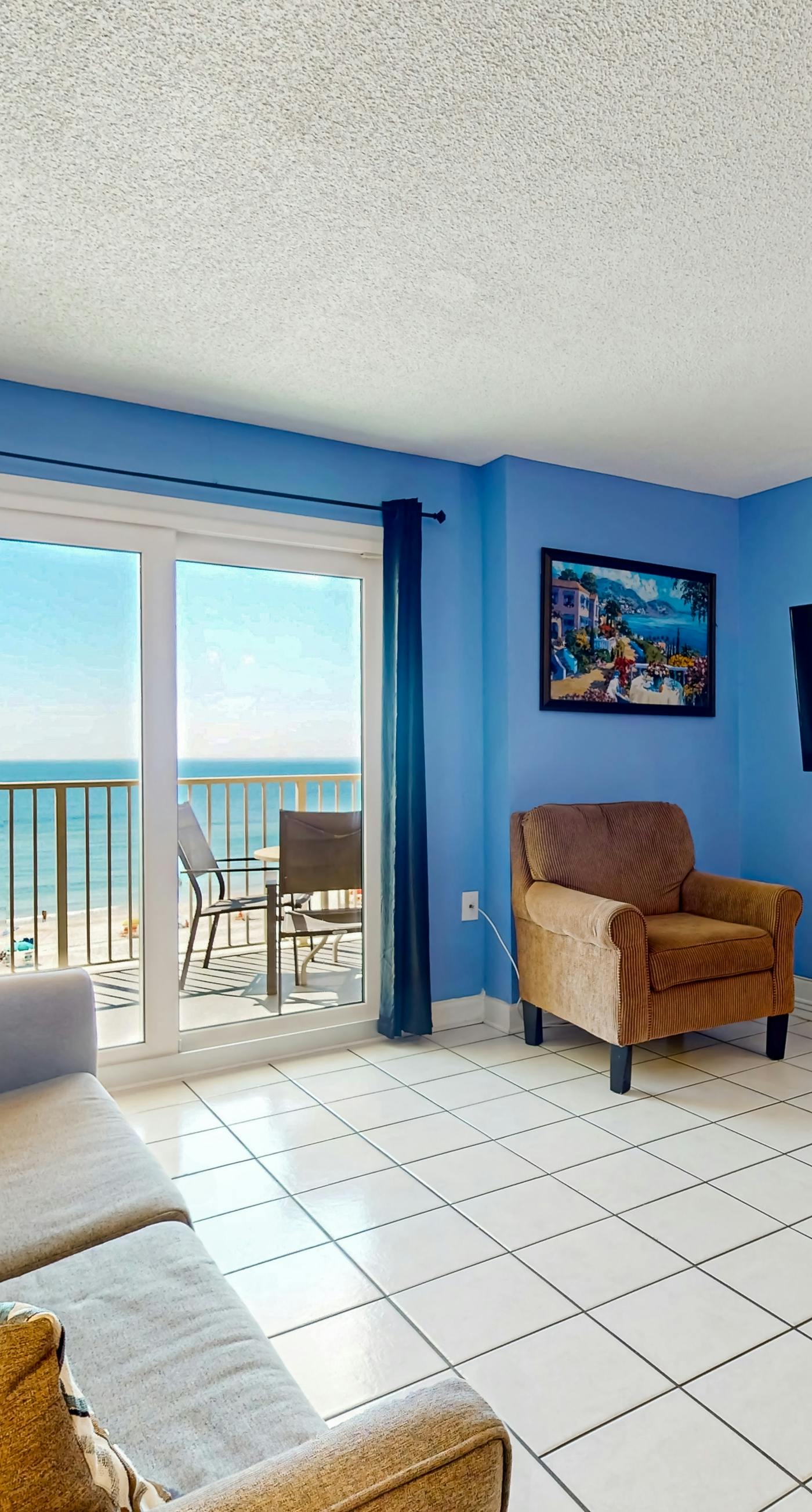 Clearwater condo with bunk room, pool, & balcony - walk to waves