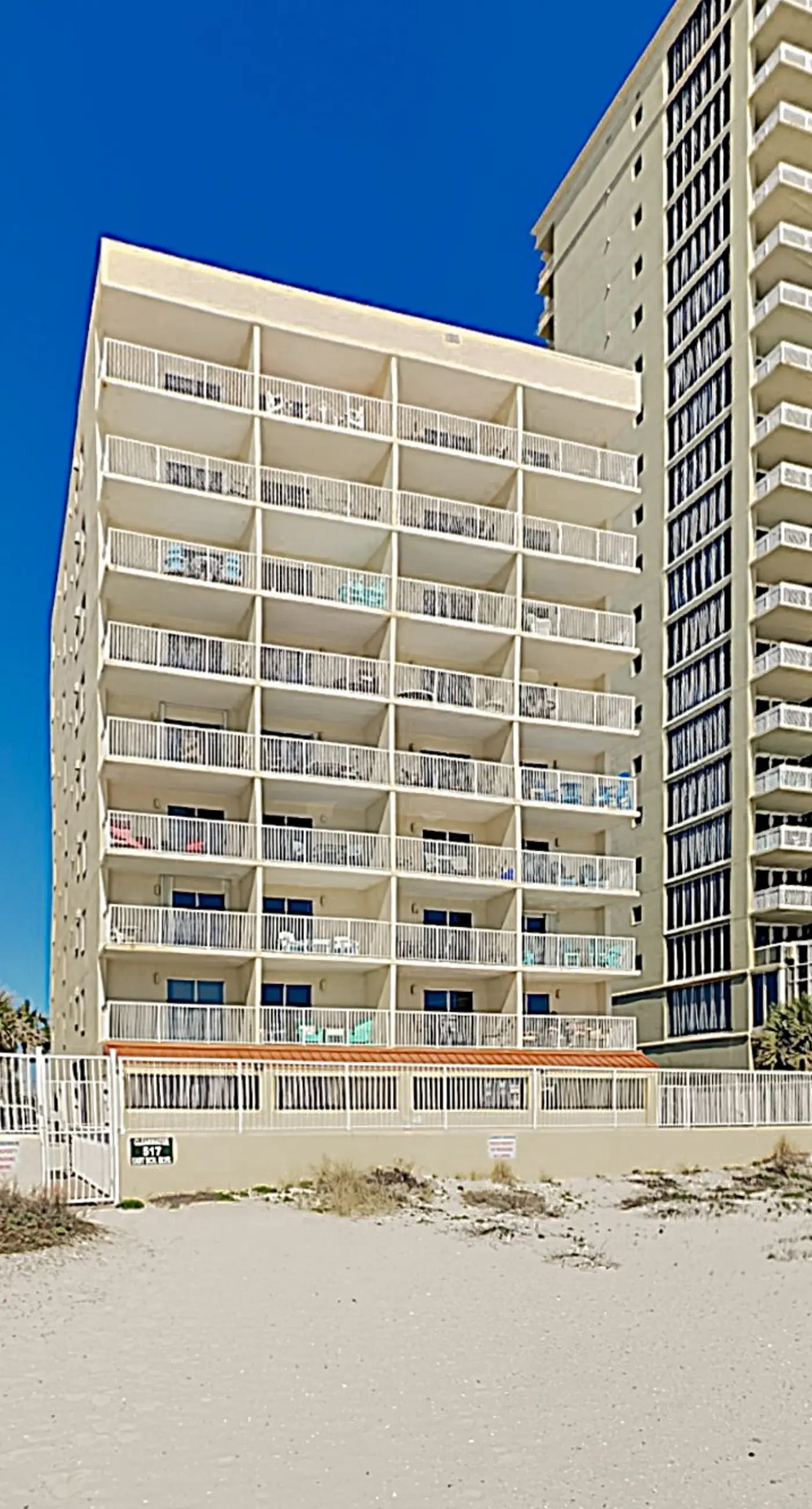 Clearwater condo with bunk room, pool, & balcony - walk to waves