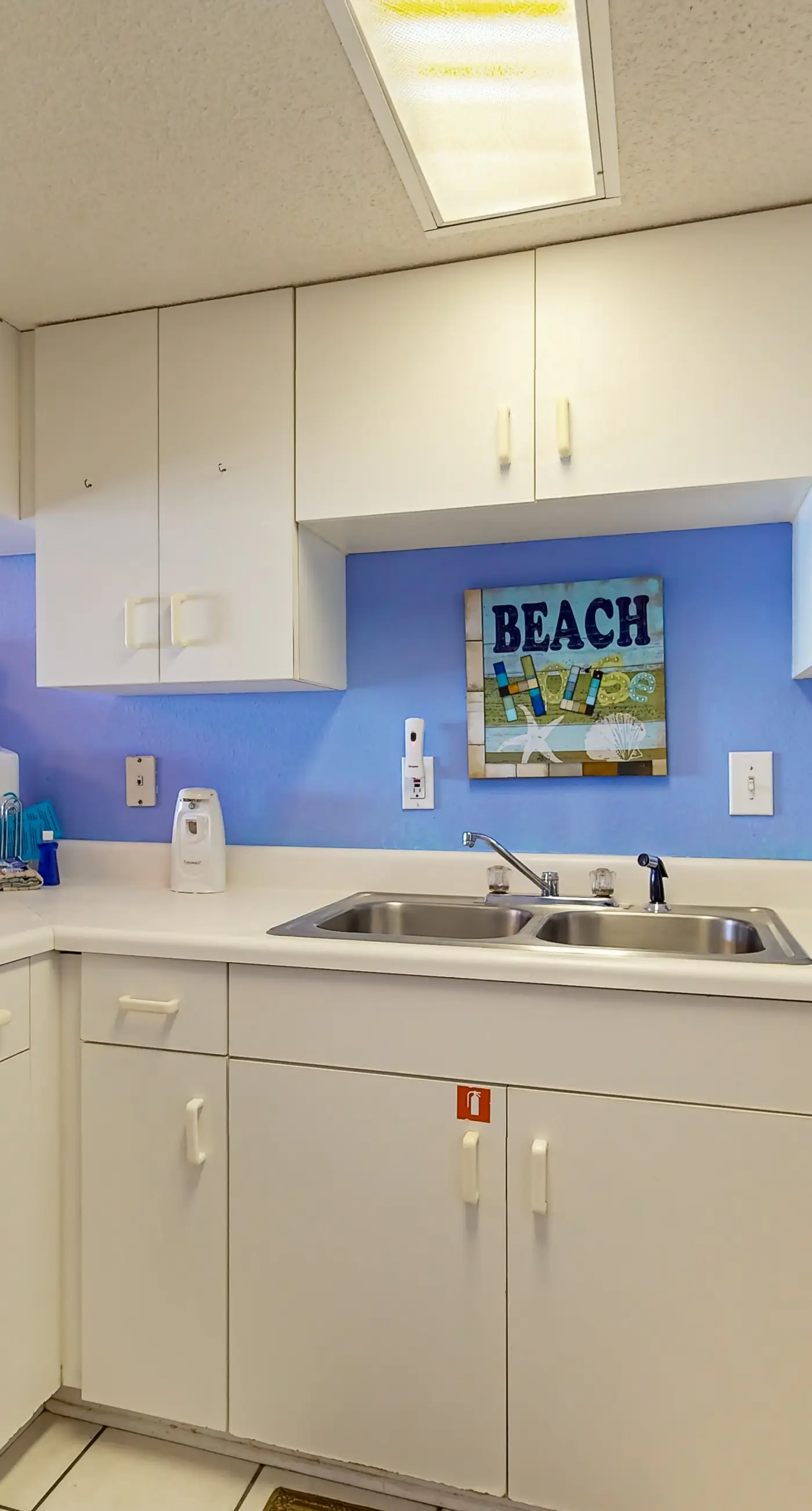 Clearwater condo with bunk room, pool, & balcony - walk to waves