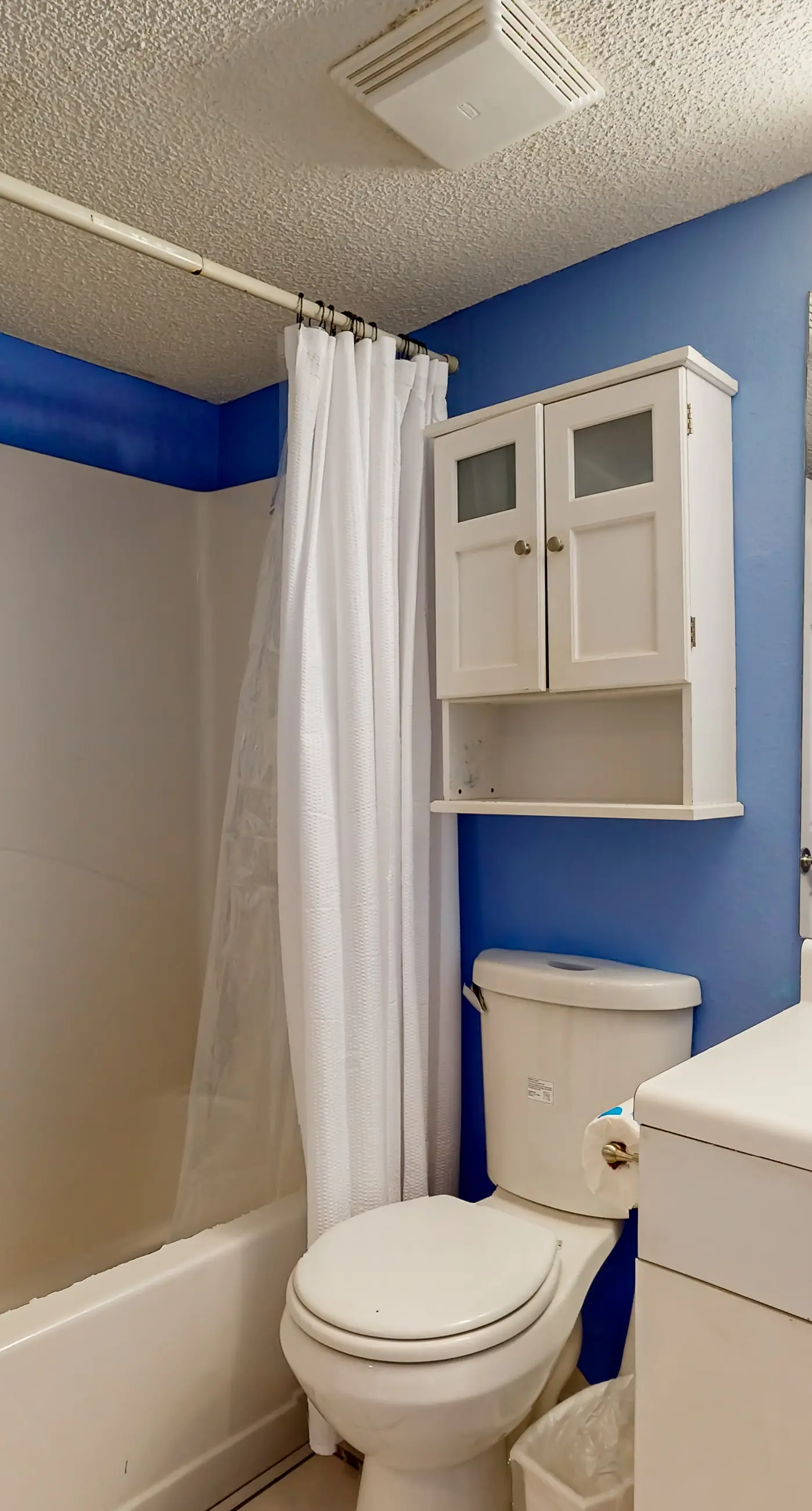 Clearwater condo with bunk room, pool, & balcony - walk to waves