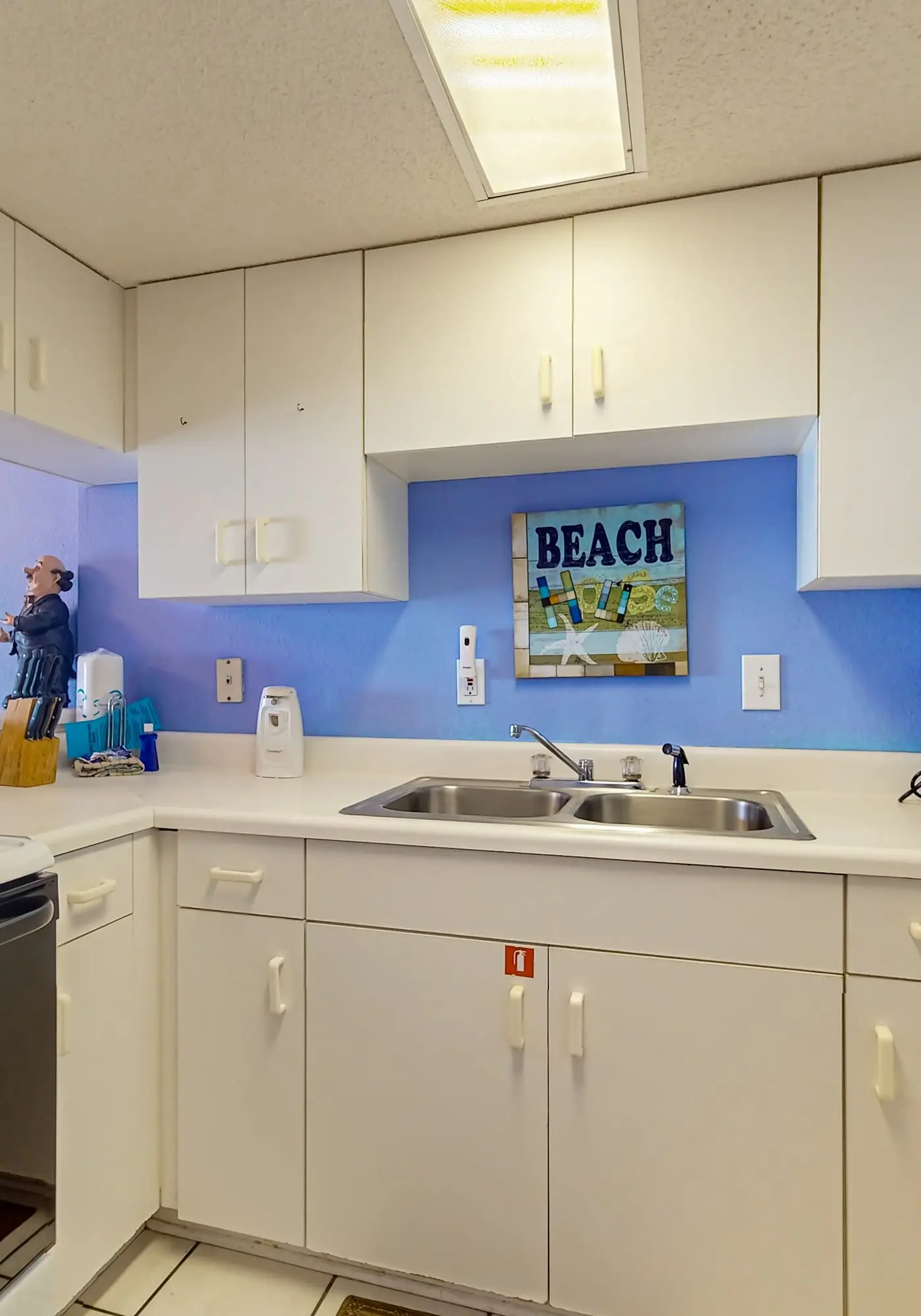 Clearwater condo with bunk room, pool, & balcony - walk to waves
