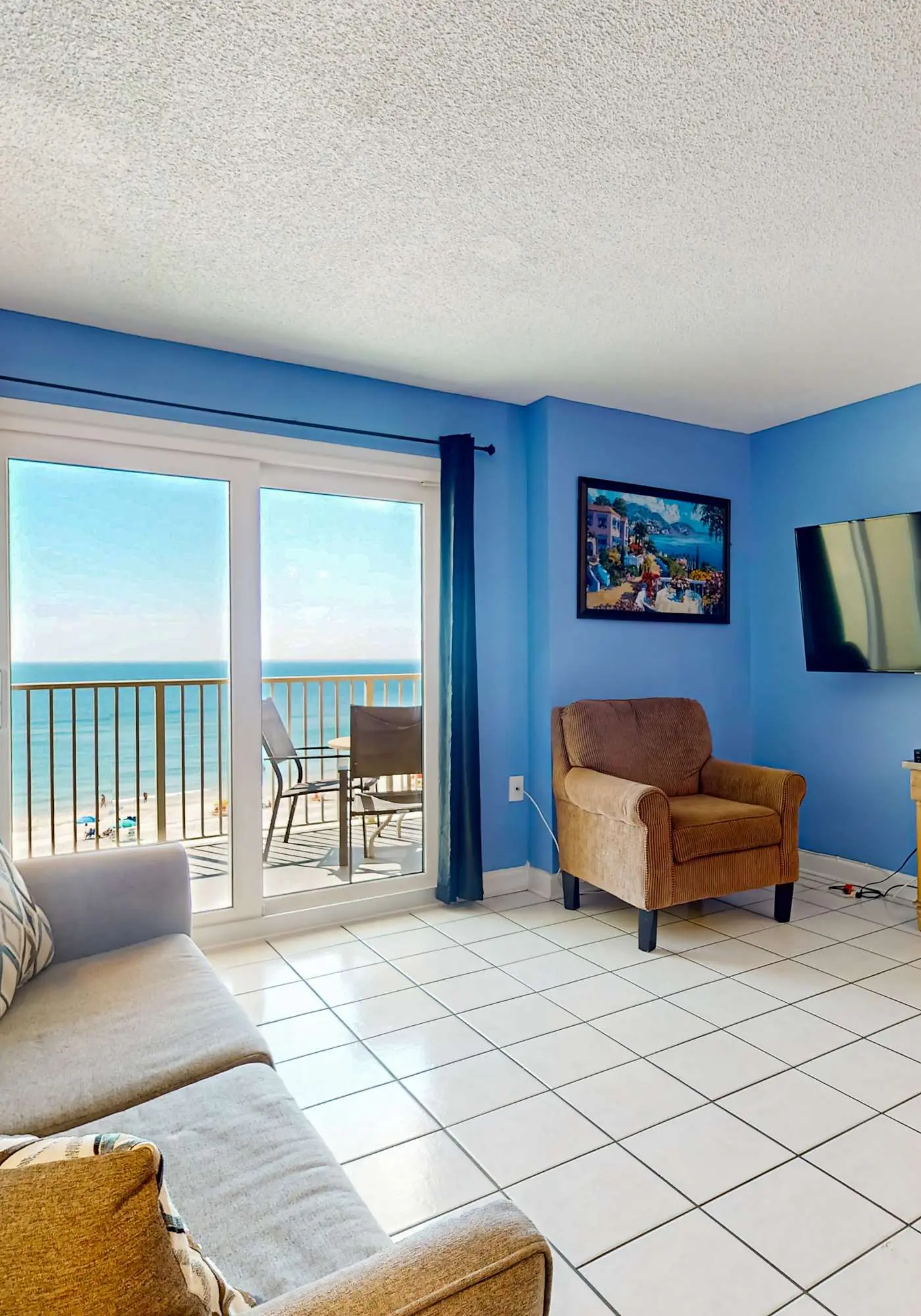 Clearwater condo with bunk room, pool, & balcony - walk to waves
