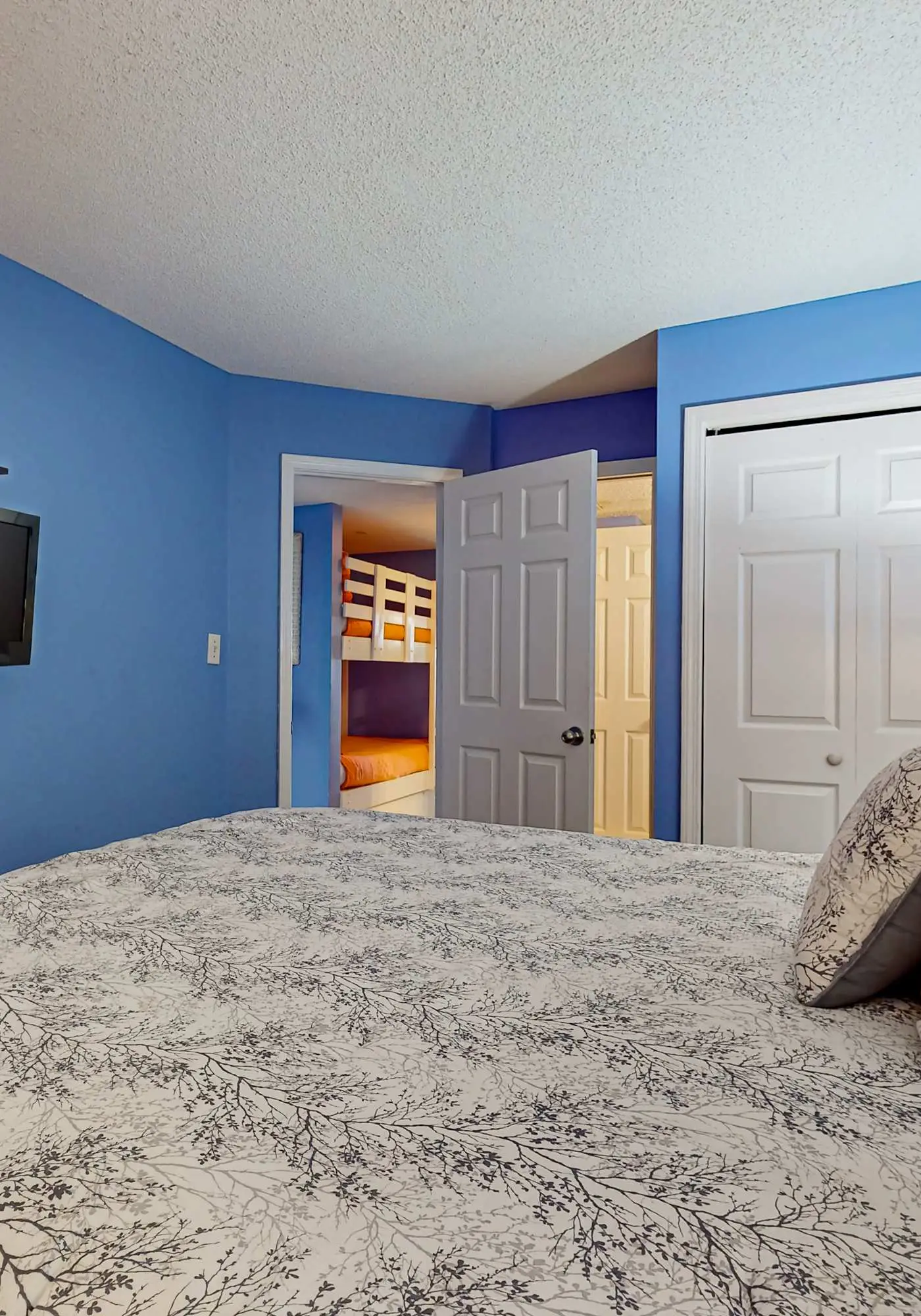 Clearwater condo with bunk room, pool, & balcony - walk to waves