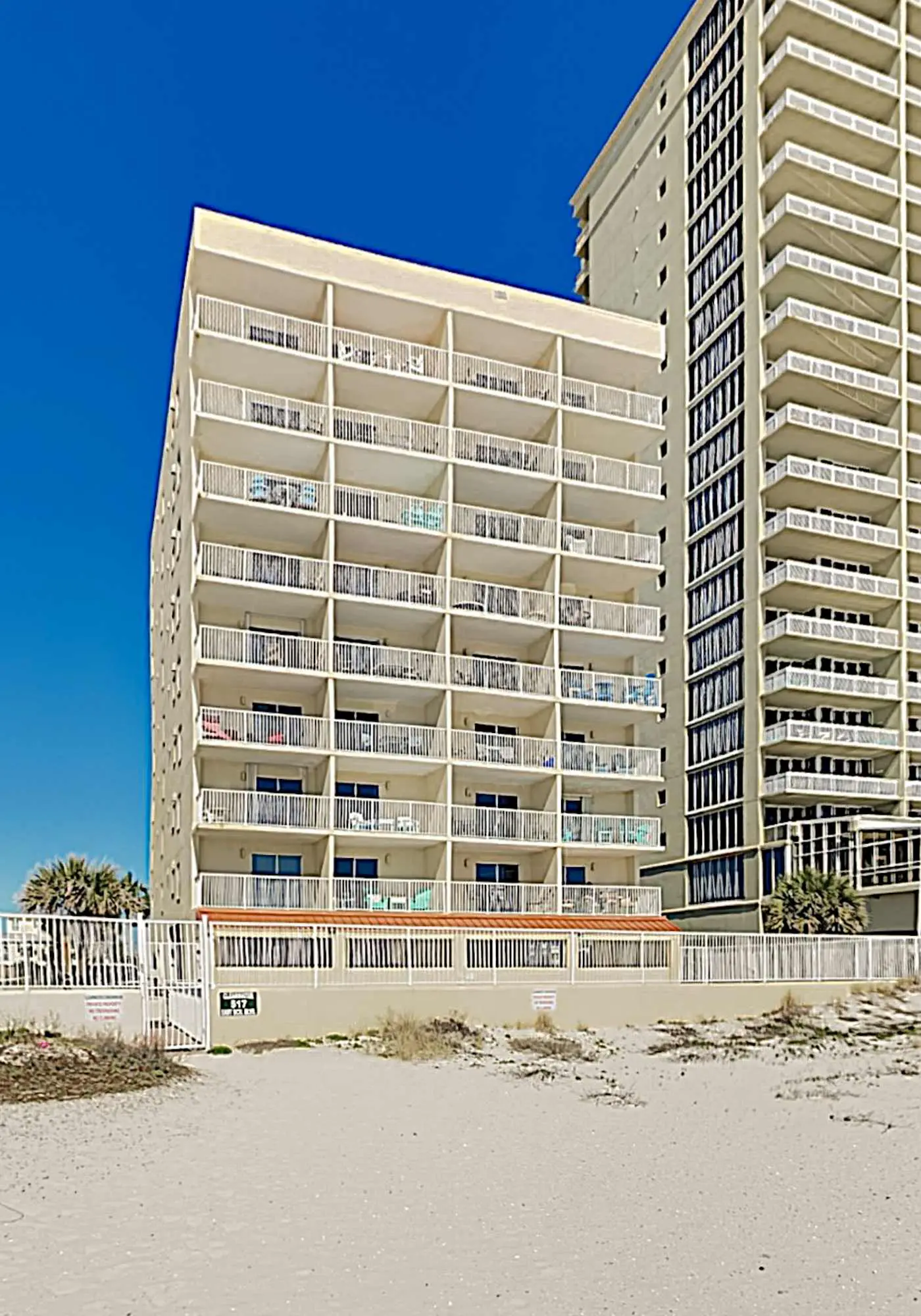 Clearwater condo with bunk room, pool, & balcony - walk to waves