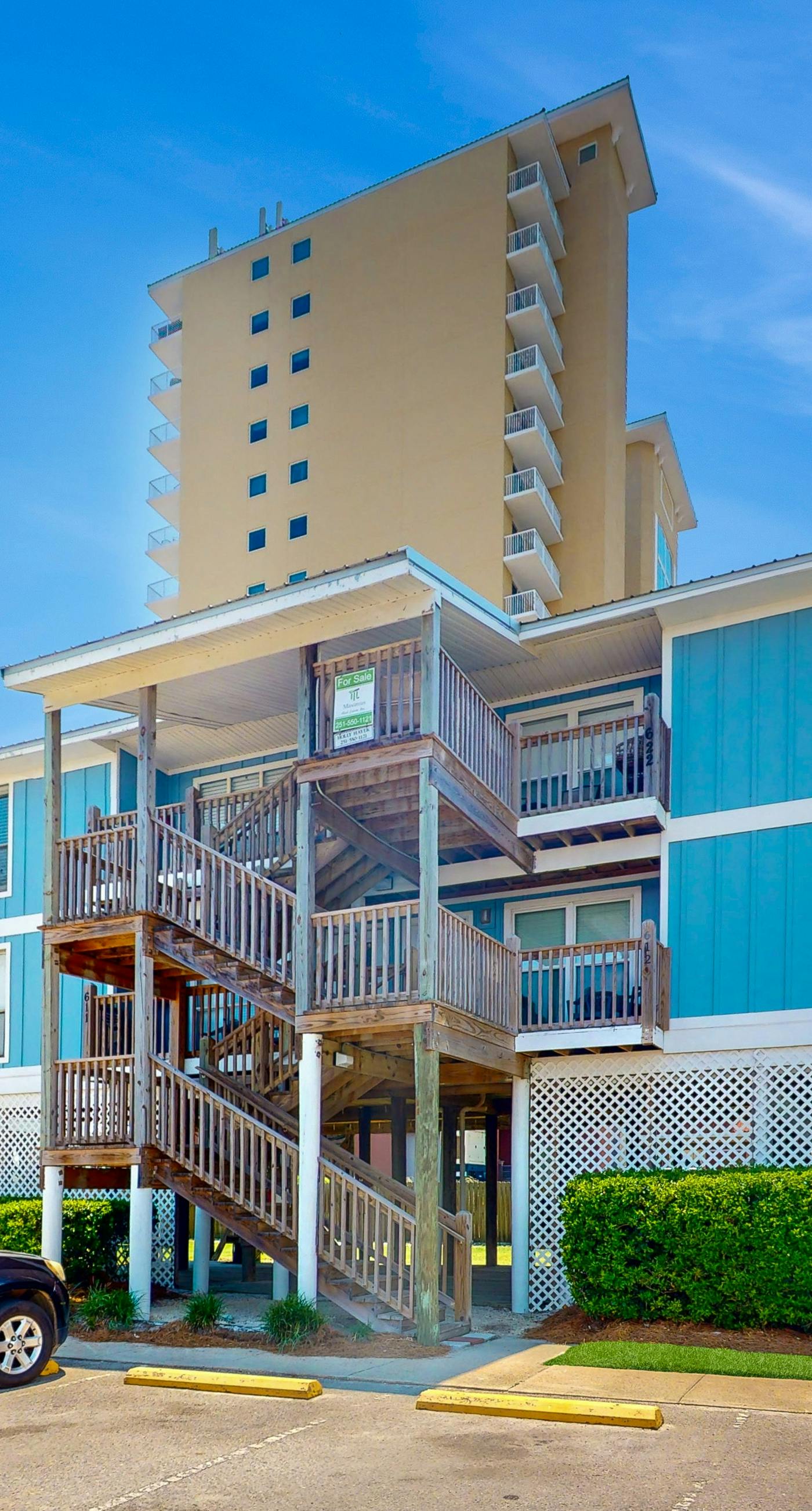 Fun Seahorse condo with gas grill, W&D, & pool access - walk to West Beach