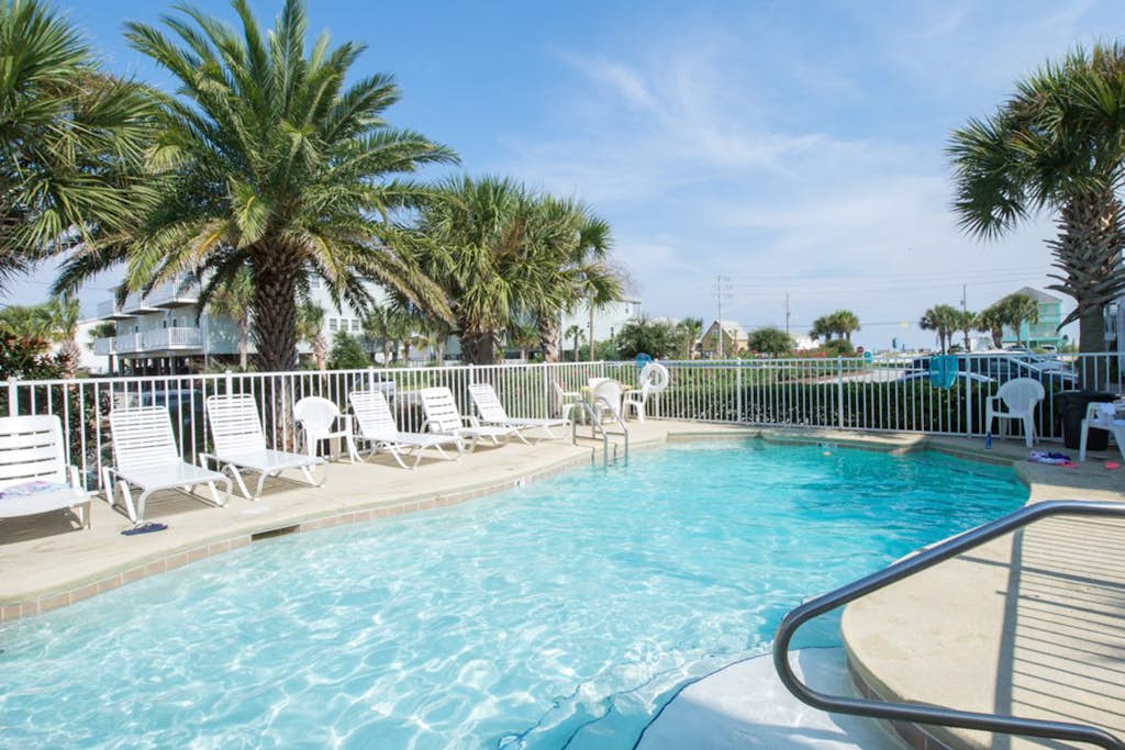Fun Seahorse condo with gas grill, W&D, & pool access - walk to West Beach