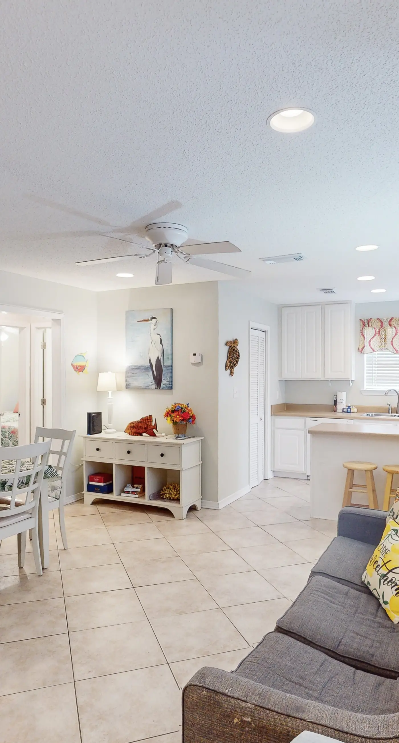 Fun Seahorse condo with gas grill, W&D, & pool access - walk to West Beach