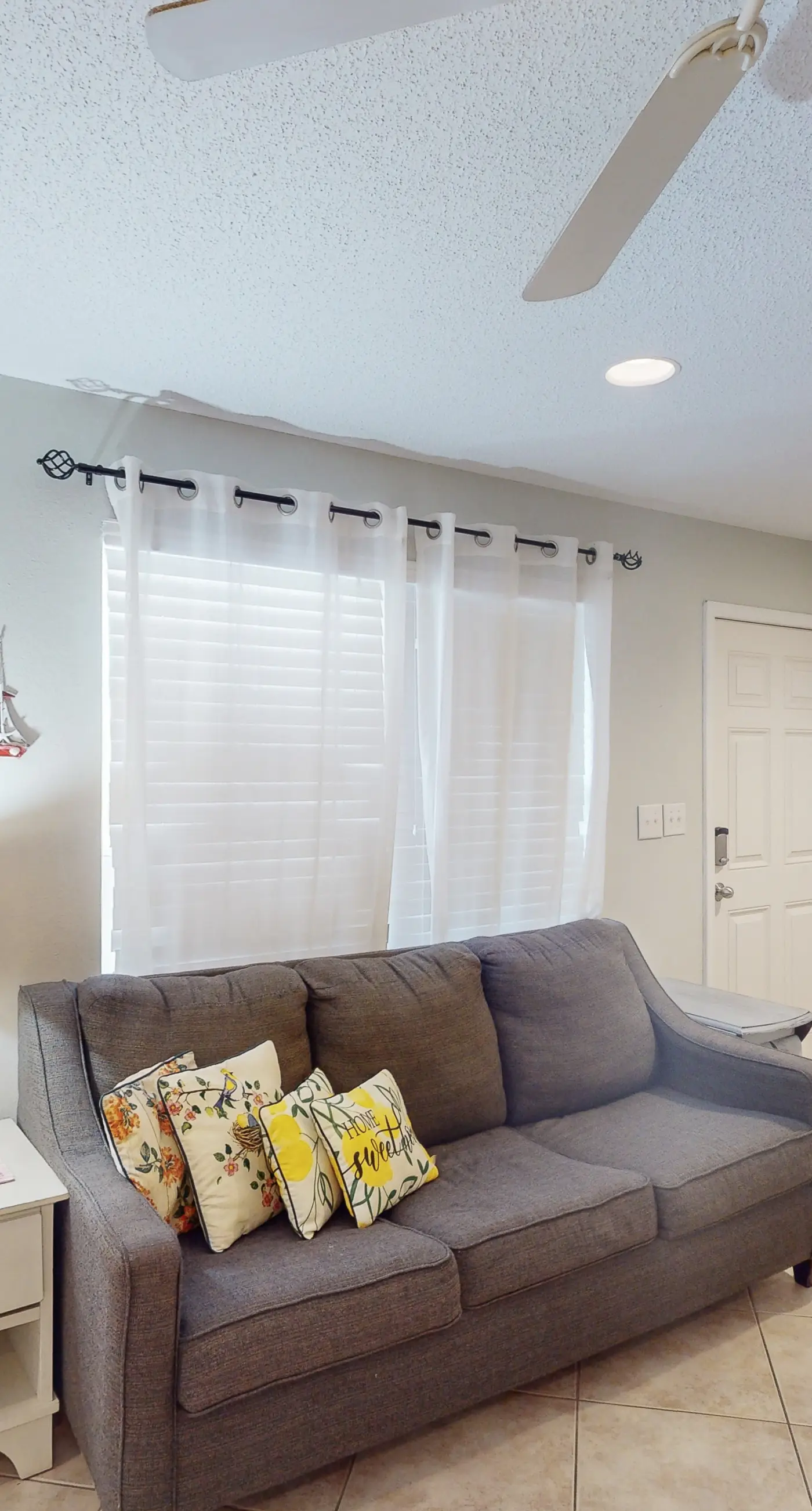 Fun Seahorse condo with gas grill, W&D, & pool access - walk to West Beach