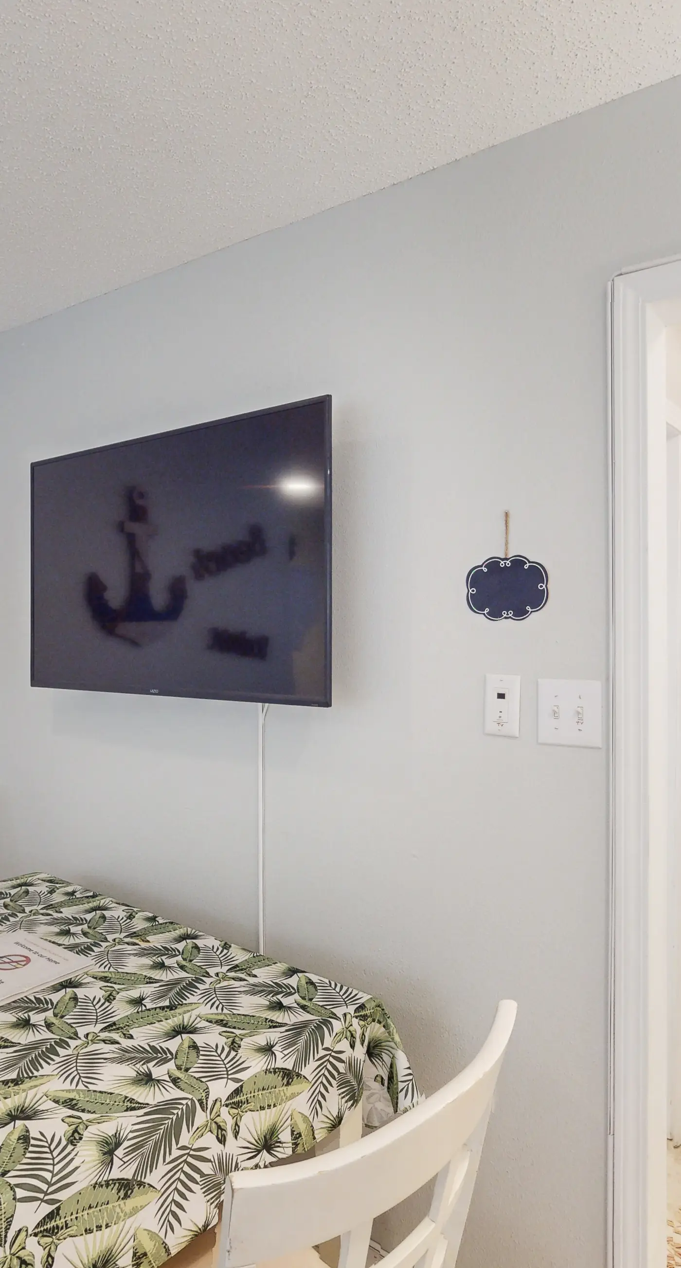Fun Seahorse condo with gas grill, W&D, & pool access - walk to West Beach