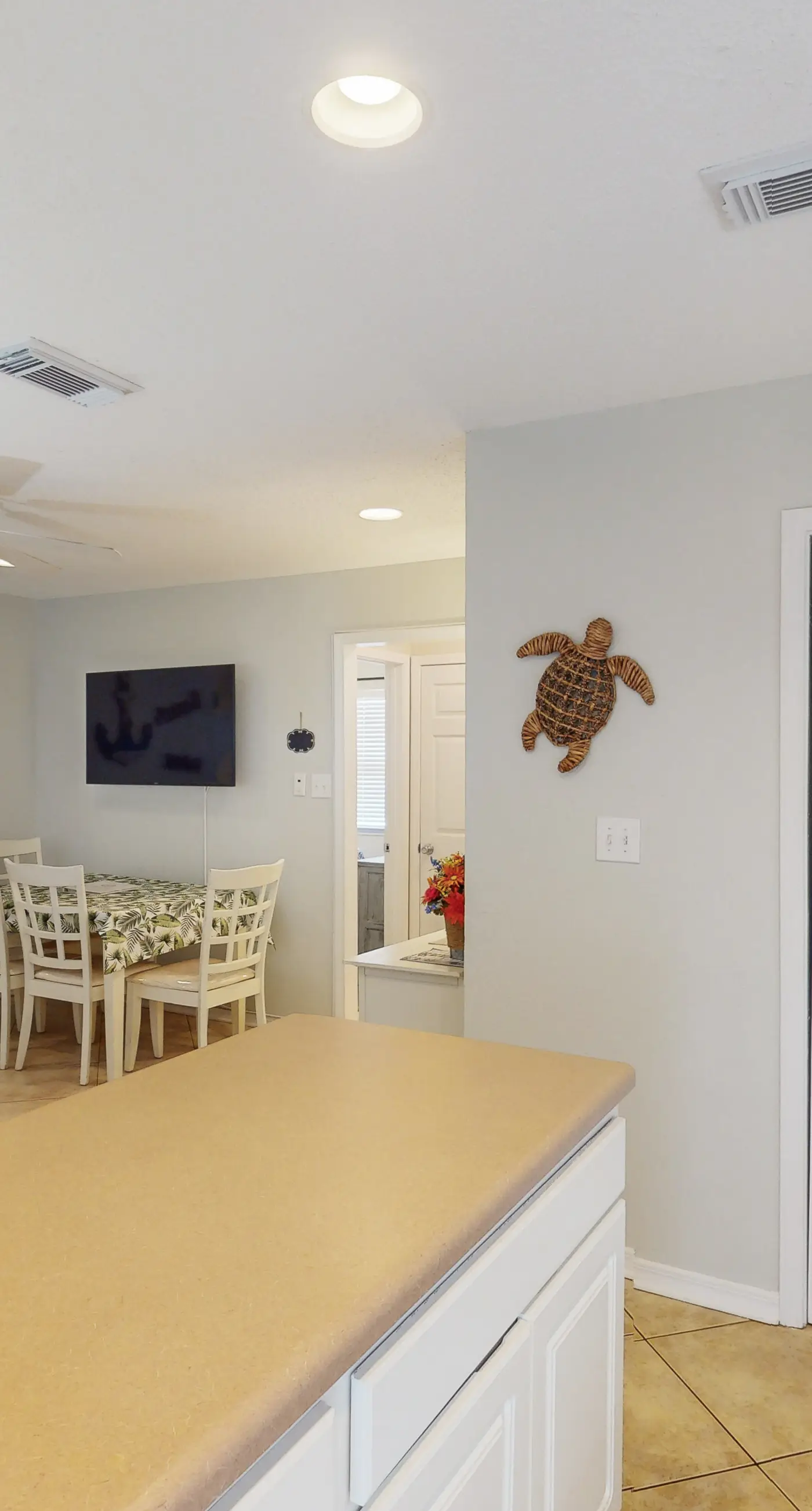 Fun Seahorse condo with gas grill, W&D, & pool access - walk to West Beach