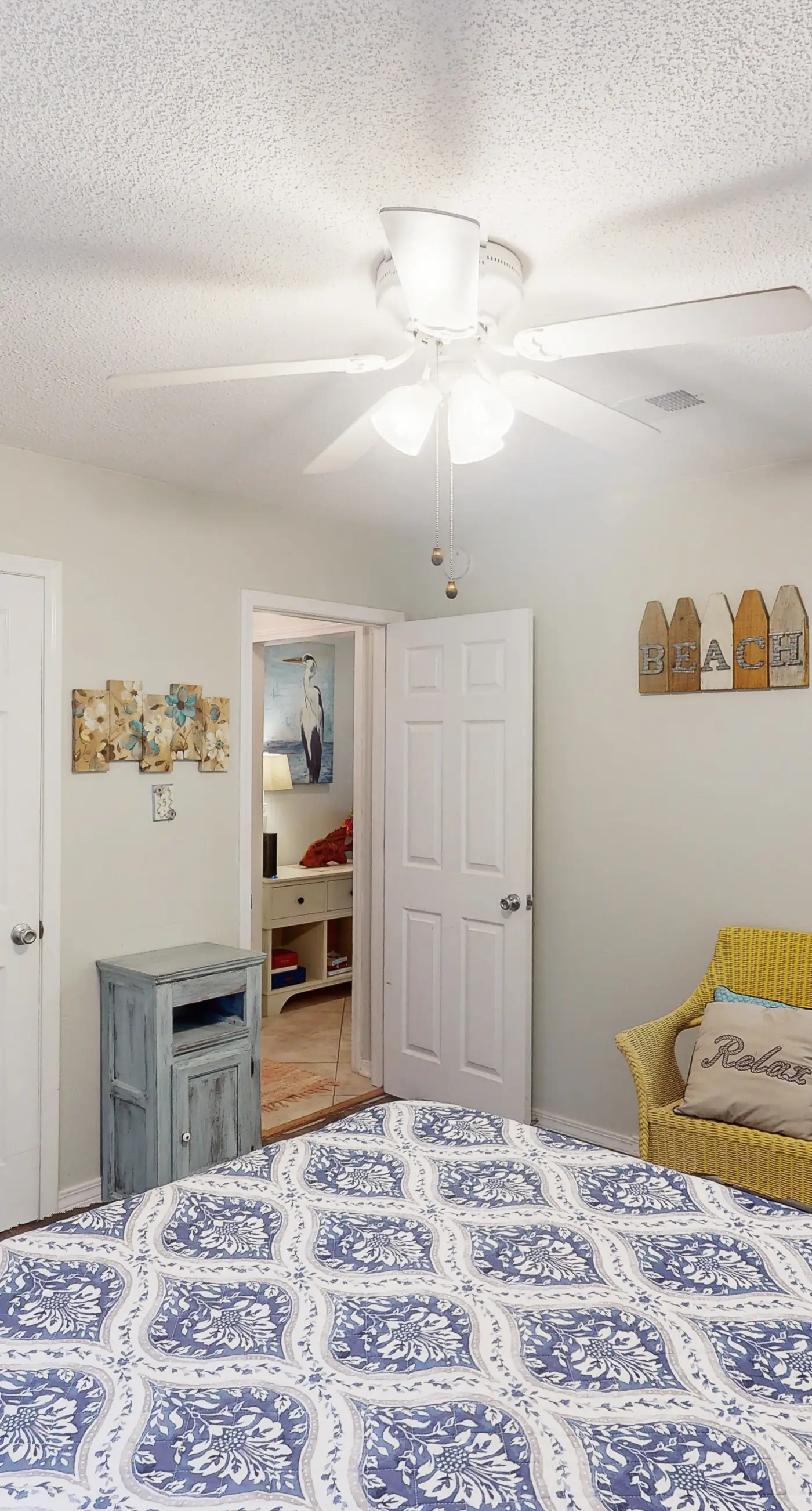 Fun Seahorse condo with gas grill, W&D, & pool access - walk to West Beach