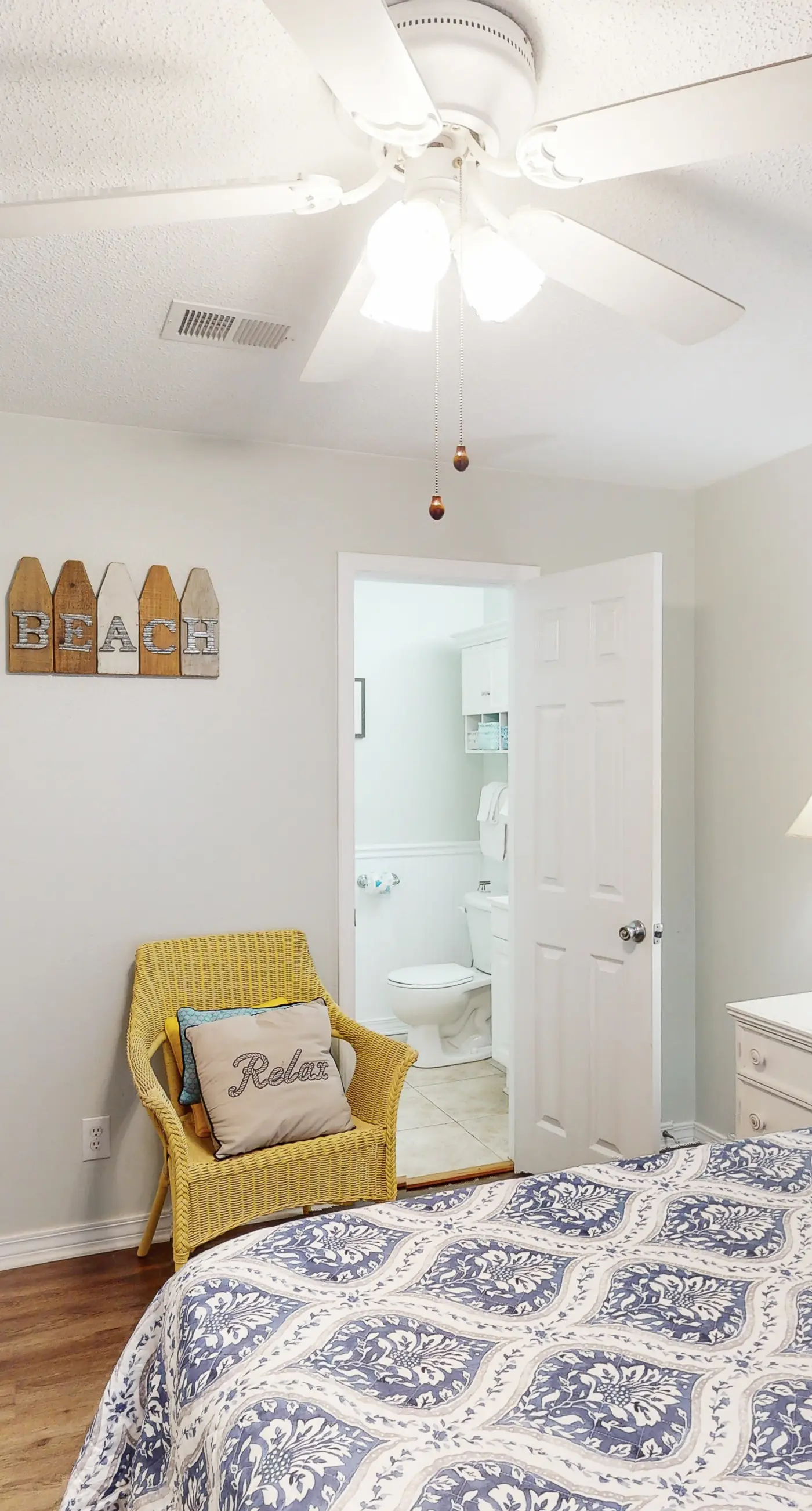 Fun Seahorse condo with gas grill, W&D, & pool access - walk to West Beach