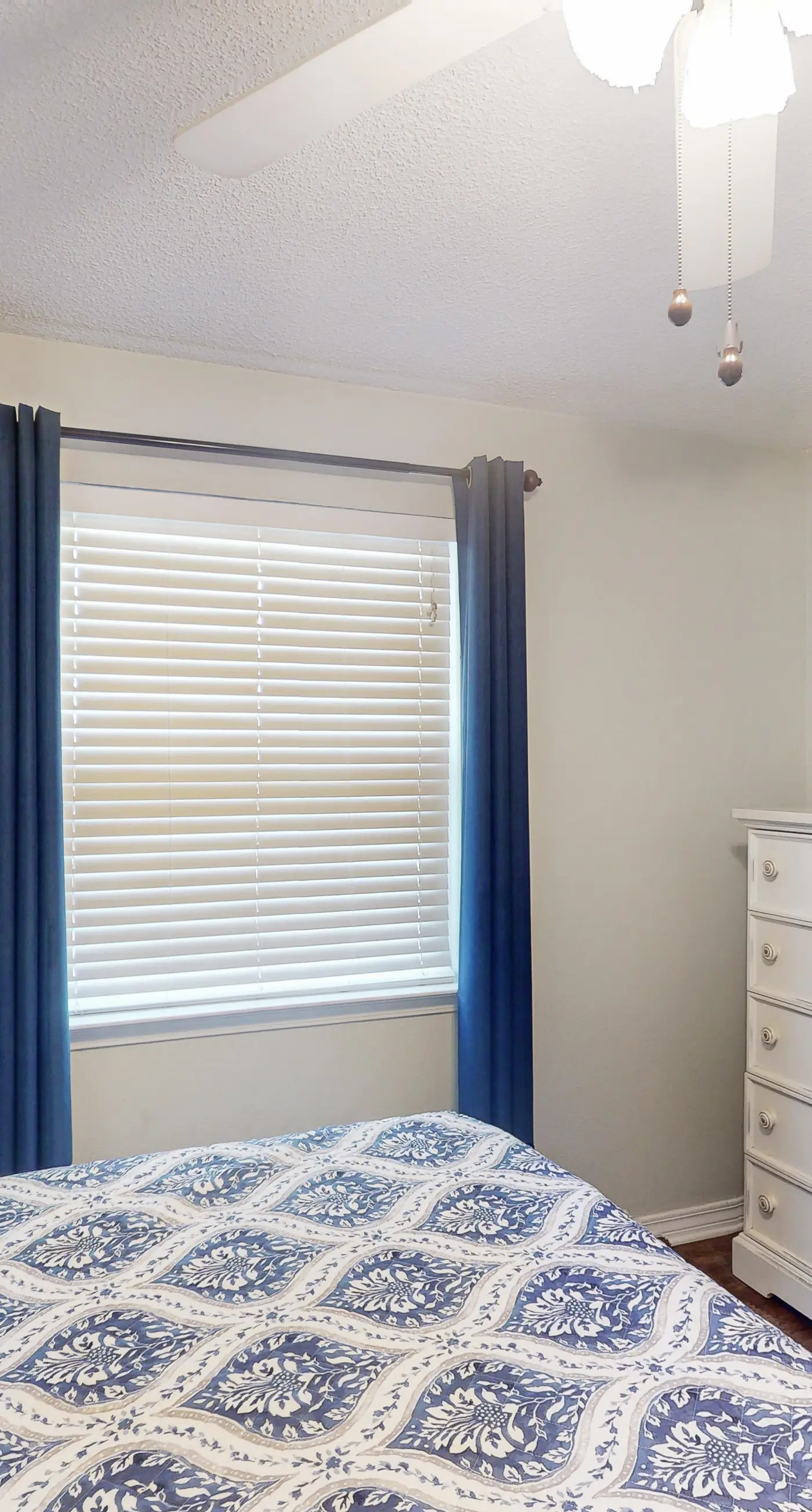 Fun Seahorse condo with gas grill, W&D, & pool access - walk to West Beach