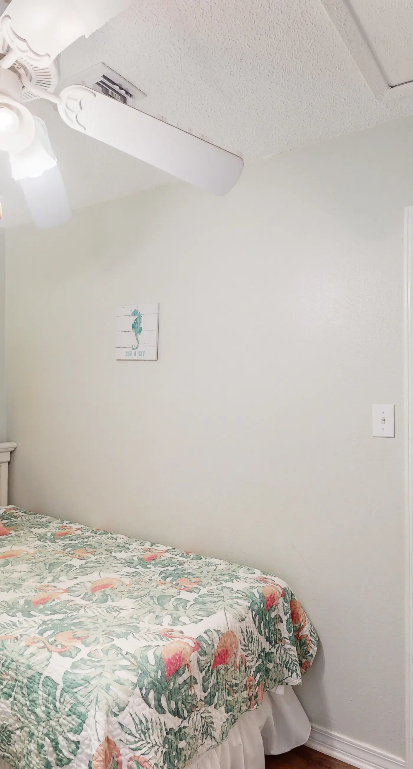 Fun Seahorse condo with gas grill, W&D, & pool access - walk to West Beach