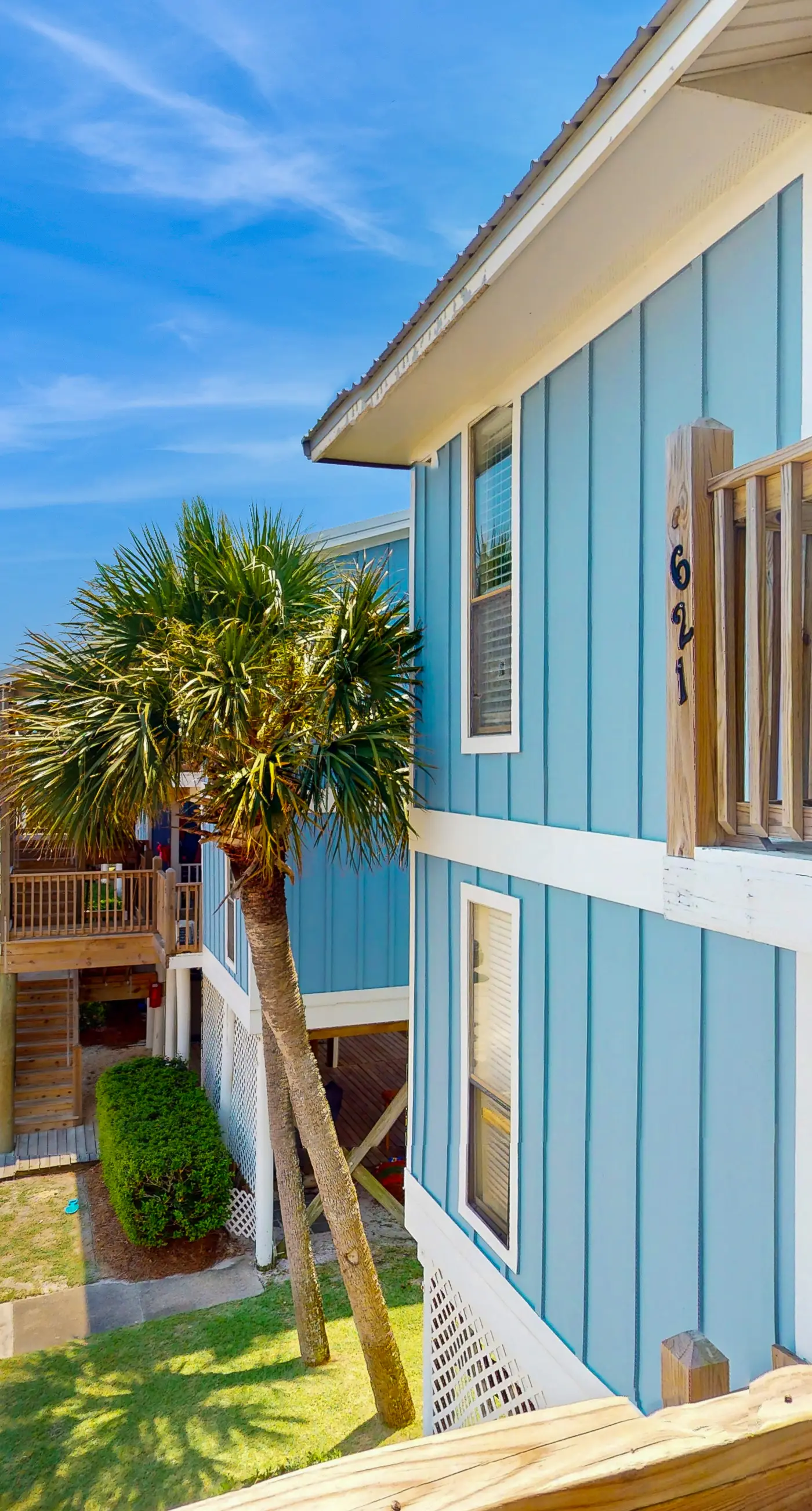 Fun Seahorse condo with gas grill, W&D, & pool access - walk to West Beach